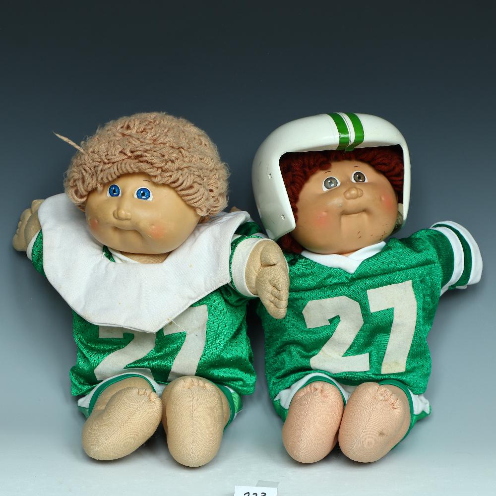 Two vintage 1982 Cabbage Patch Sports Dolls and a helmet made in USA (1 of 2)
