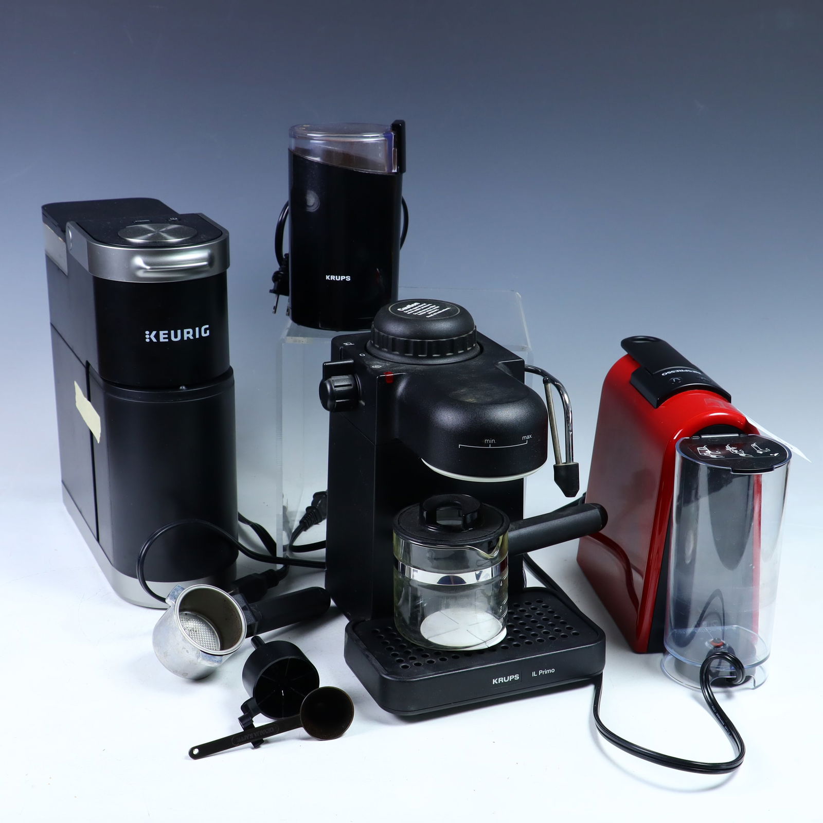 Lot of coffeemakers and coffee grinder (1 of 3)