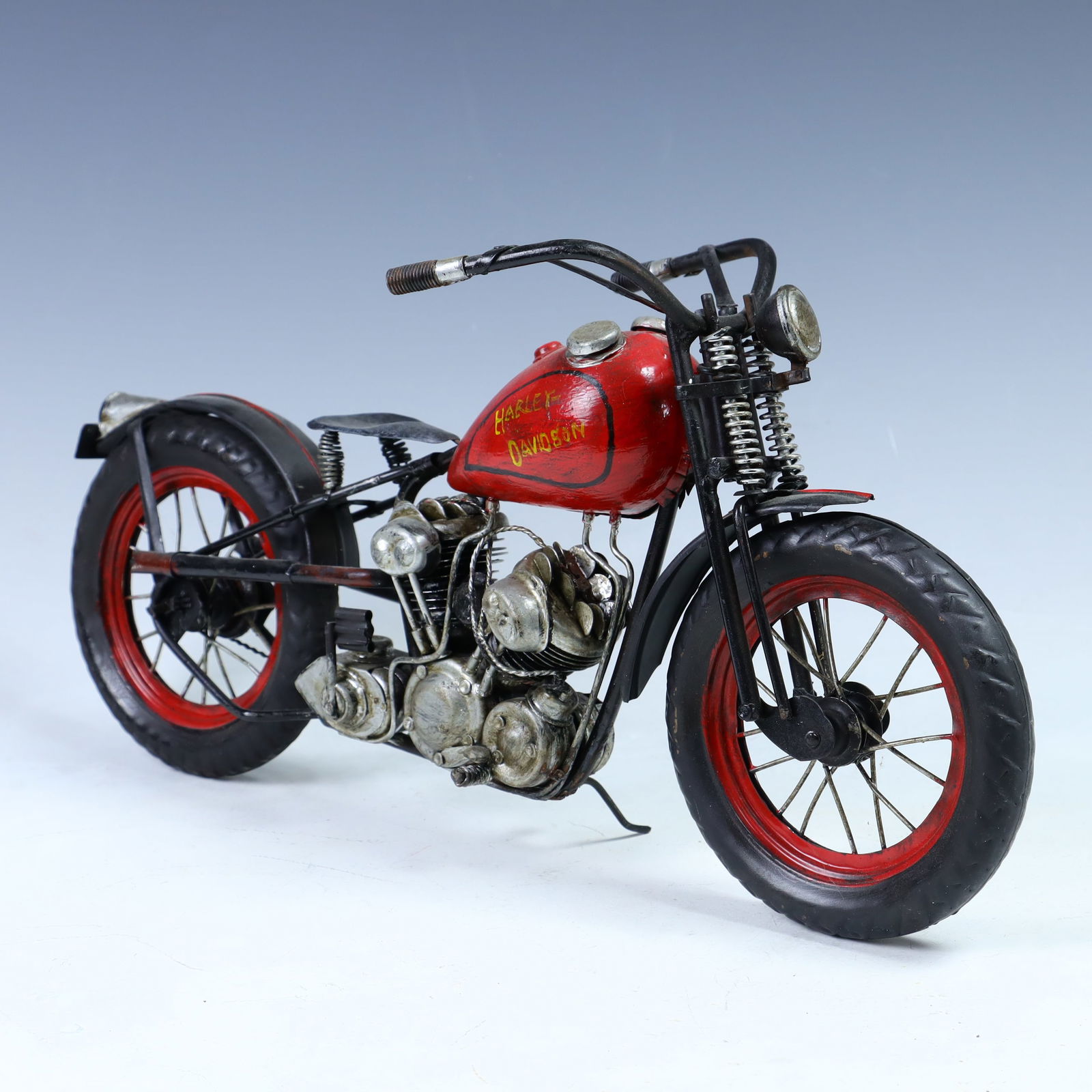 Vintage Harley Davidson Metal die cast motorcycle: Vintage Harley Davidson Metal die cast motorcycle 17 inches length, 9 inches tall