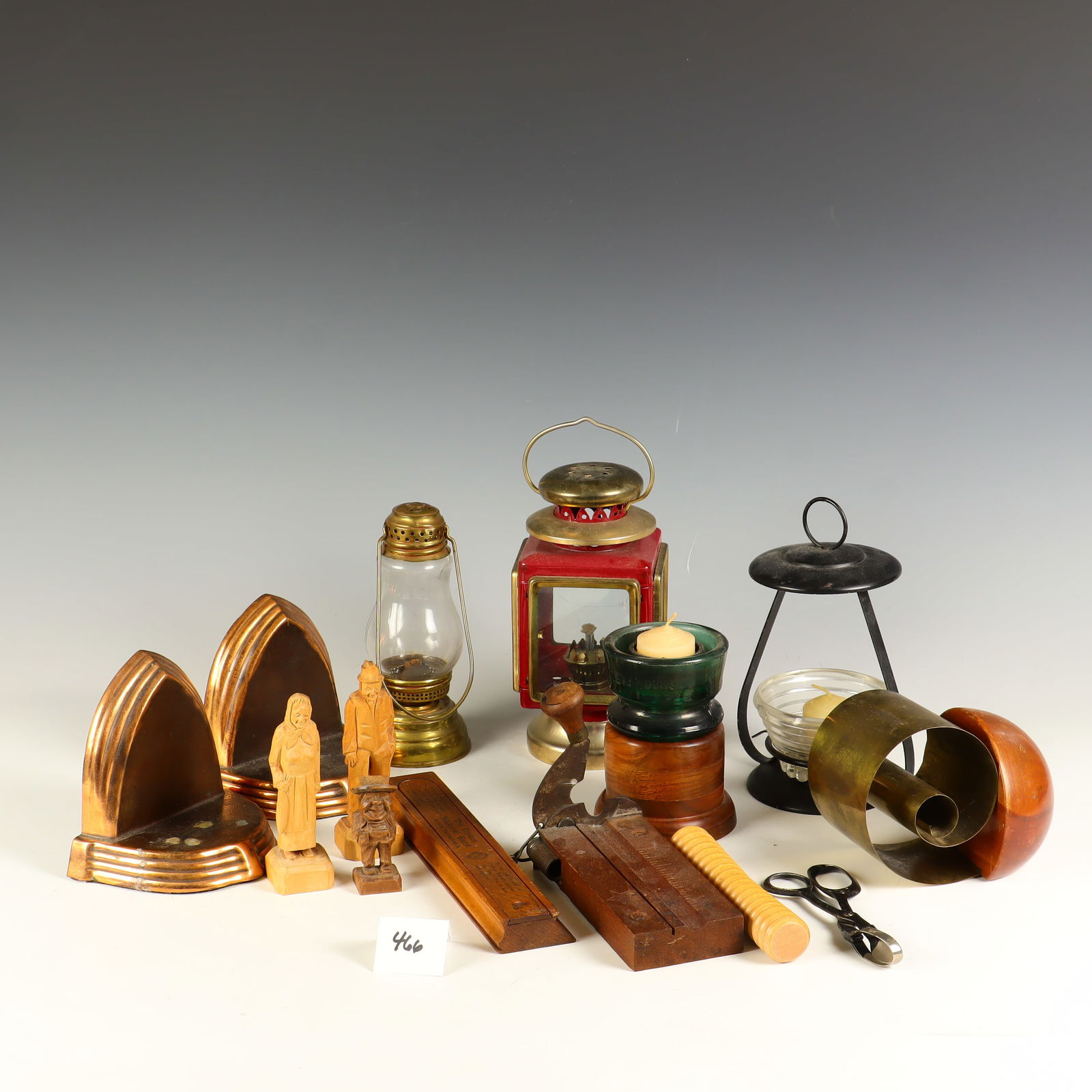 Lot of primitives, bookends, carvings and more: Lot of primitives, bookends, carvings and more