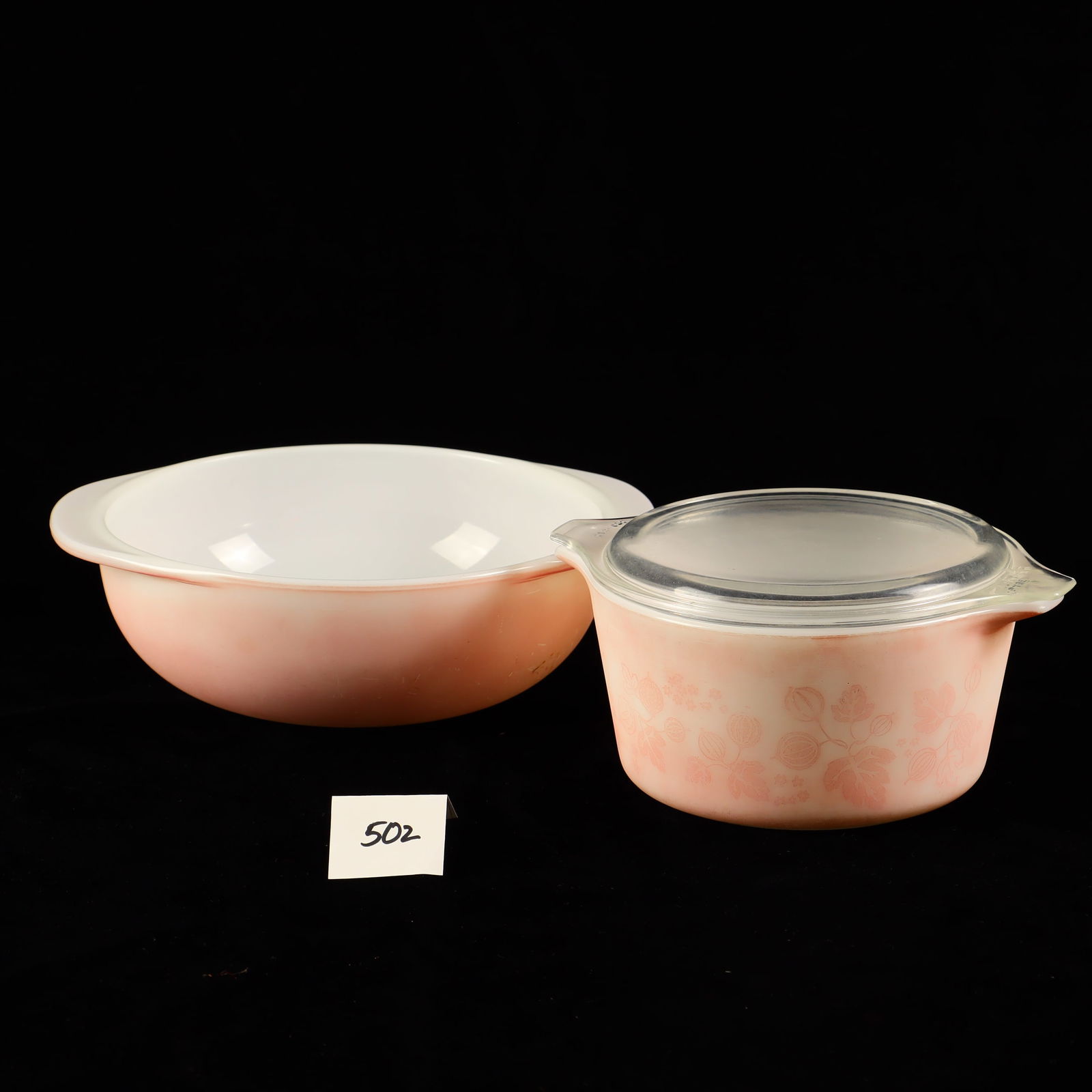Two vintage pink Pyrex bowls: Two vintage pink Pyrex bowls, one is 7.5X6 ¼ inches, the other one is 9.5X8 inches