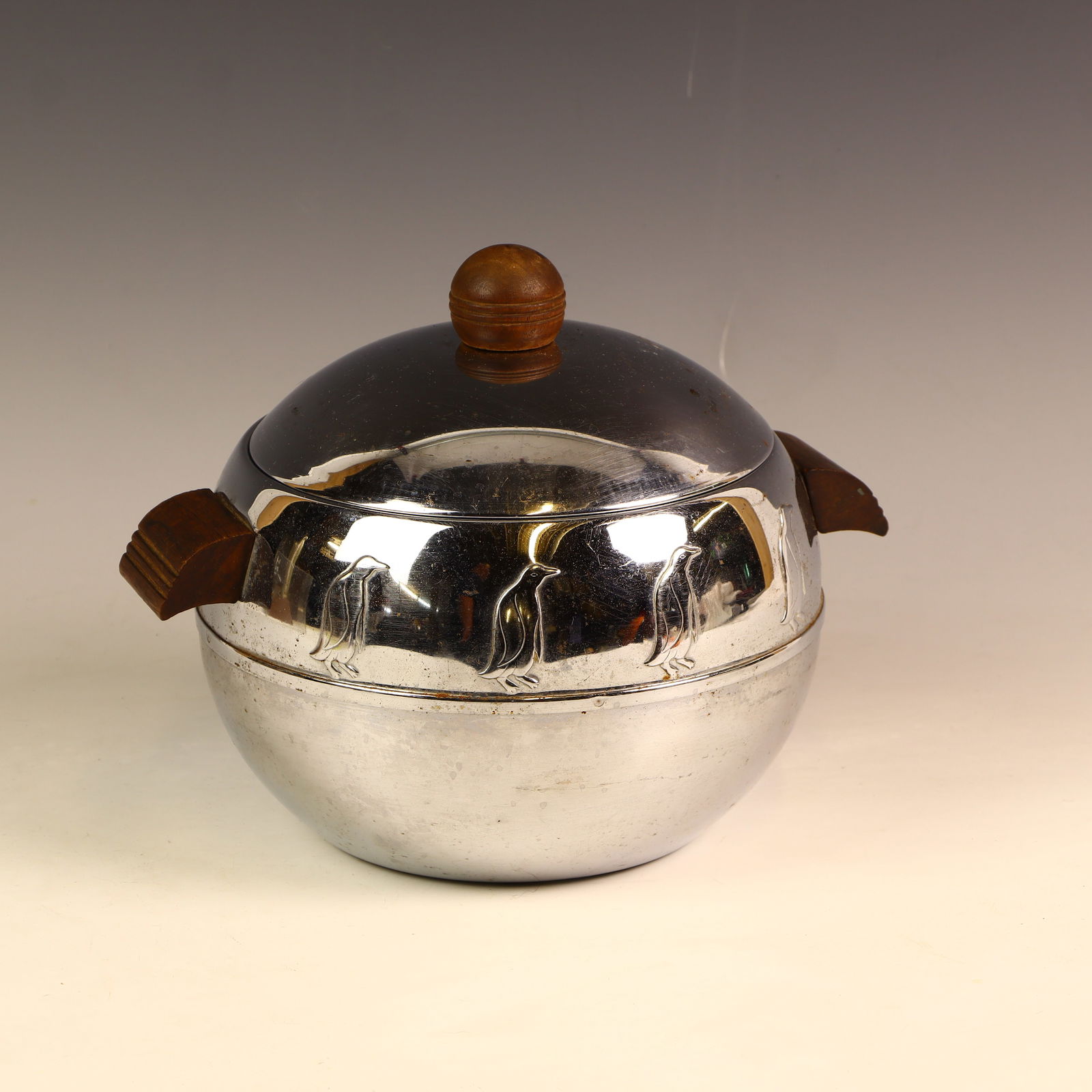Mid century West Bend Penguin ice bucket (1 of 3)