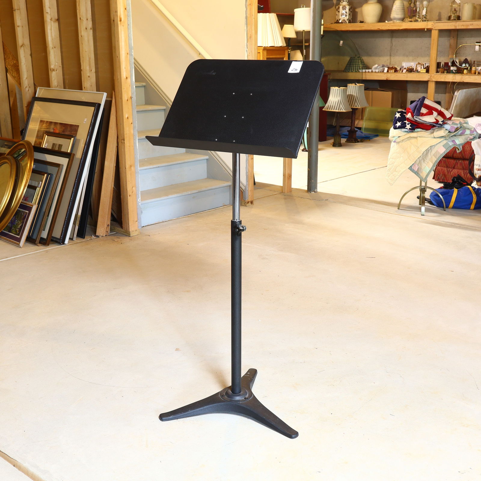 Hamilton Black metal music stand (1 of 1)