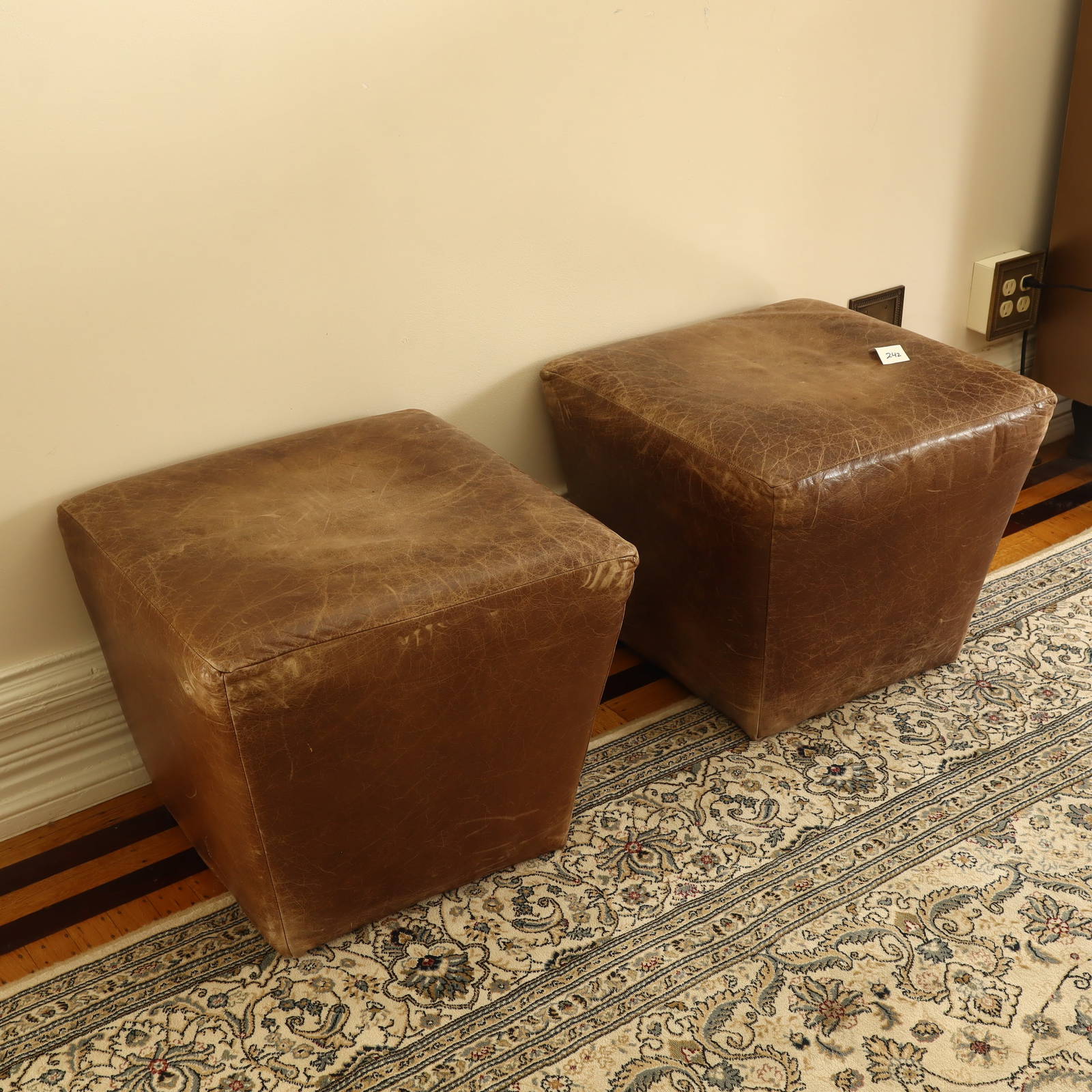 A Pair Of Vintage Ethan Allen Maiden Leather Ottoman Usa Auction