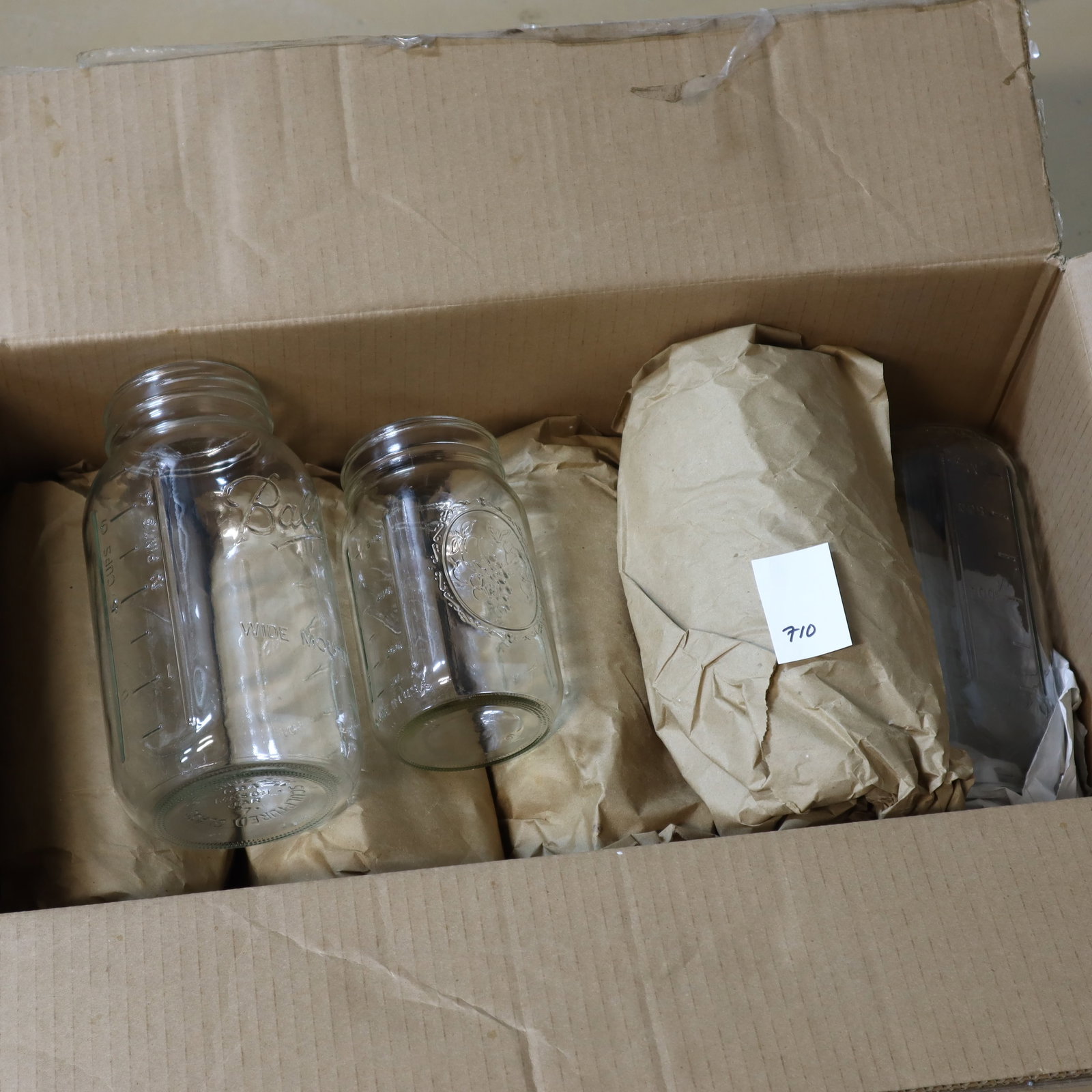 Lot of Two sizes of Ball jars: Lot of Two sizes of Ball jars, one size is 9.5X4 inches (6 pieces), 7X3 inches (10 pieces)