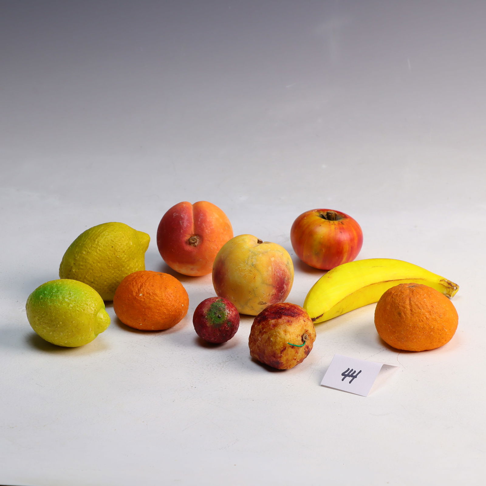 Lot of vintage handpainted Alabaster fruits (1 of 2)