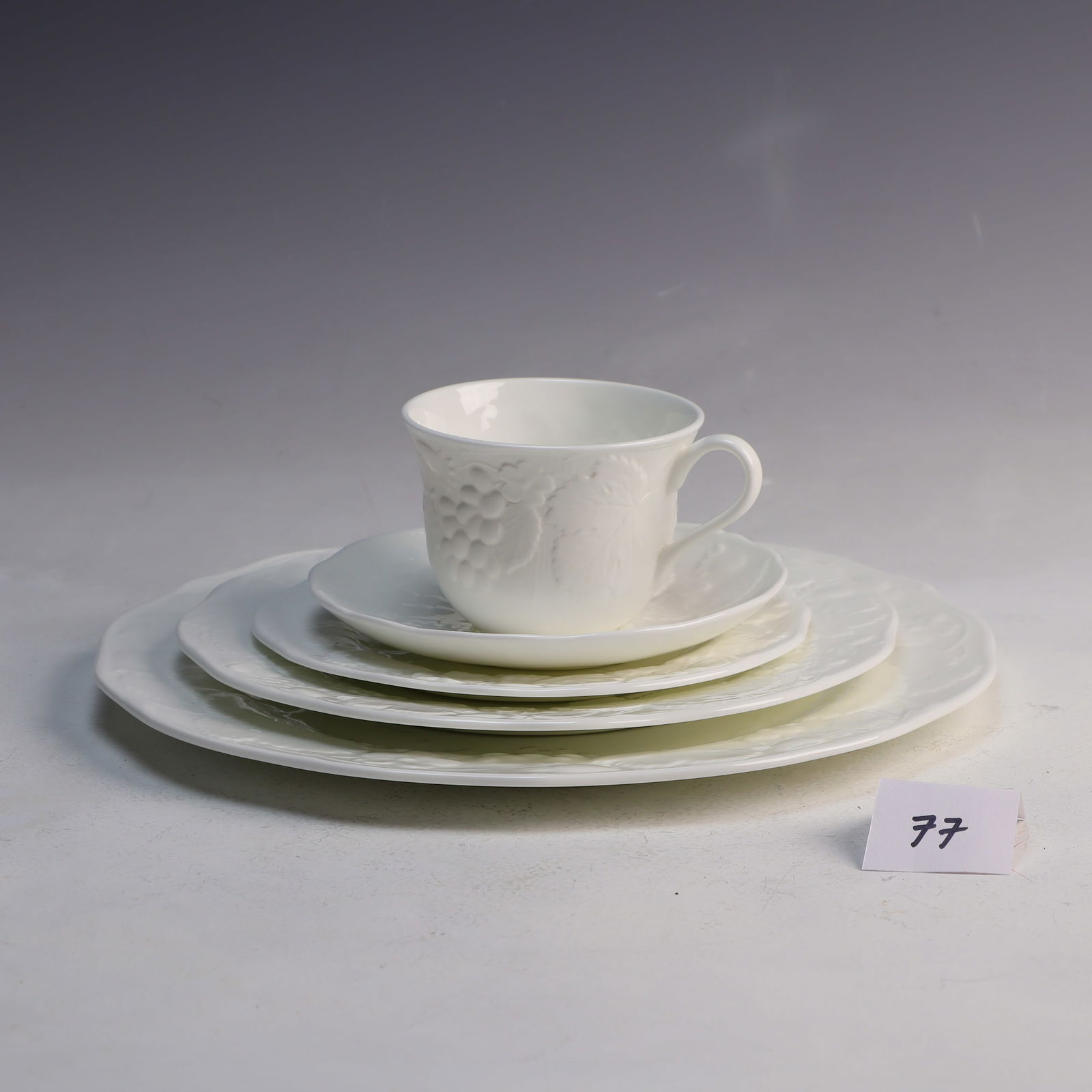 Five pieces of Wedgwood made in England: Five pieces of Wedgwood Strawberry and Vine made in England largest dinner plate is 11 inches diameter