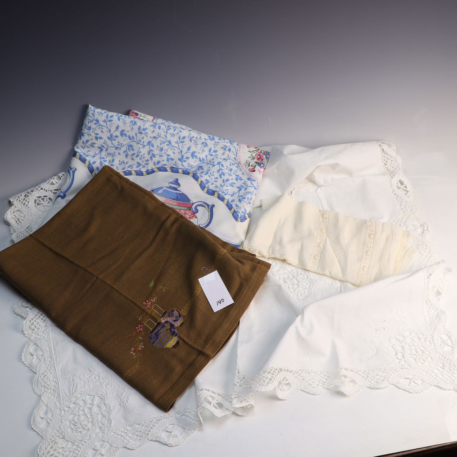 Vintage lot of linen/textile 17 pieces: Vintage lot of linen/textile 17 pieces, largest is 80X60 inches