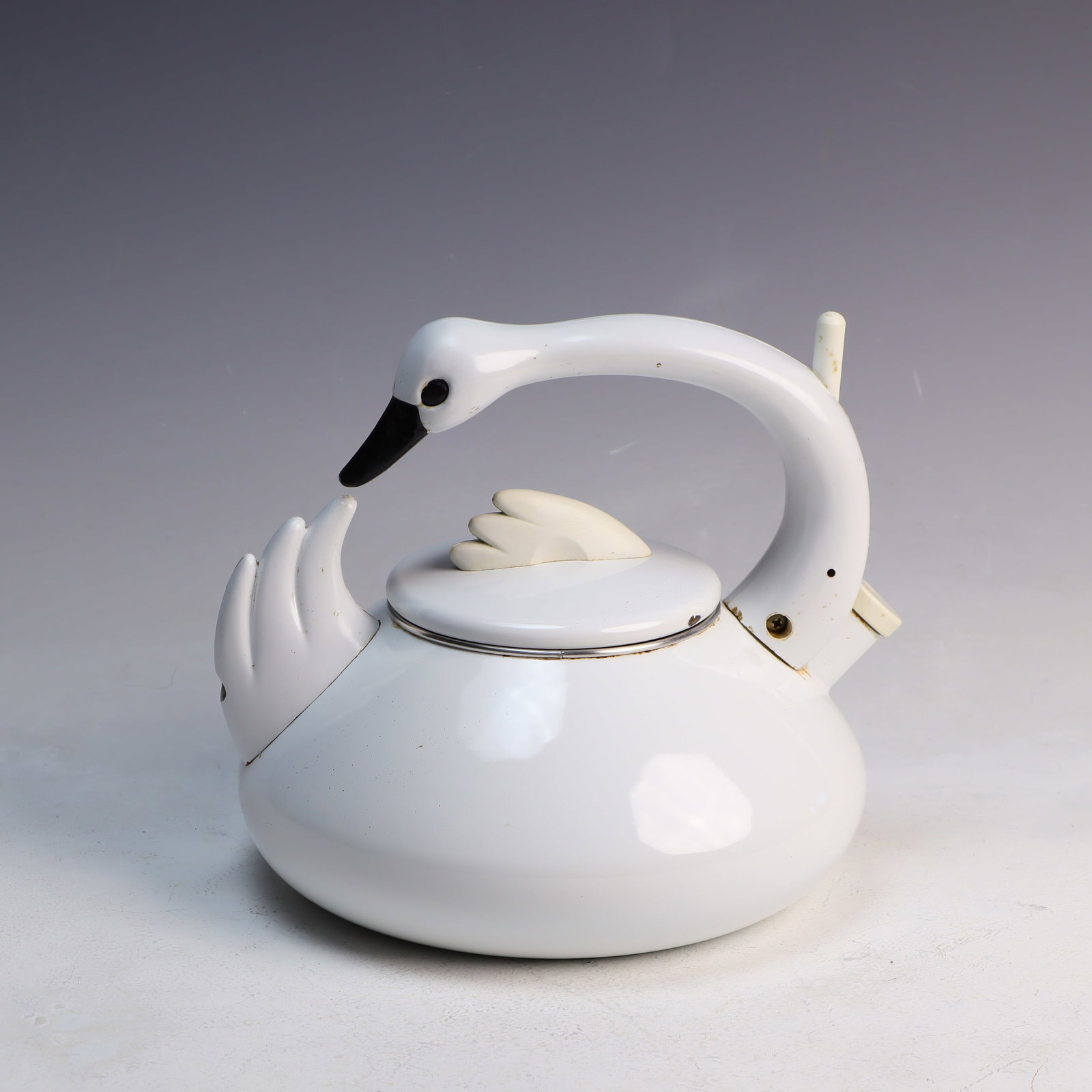 Mid Century white enameled Swan tea kettle: Mid Century white enameled Swan tea kettle 8 inches tall, 8 inches wide