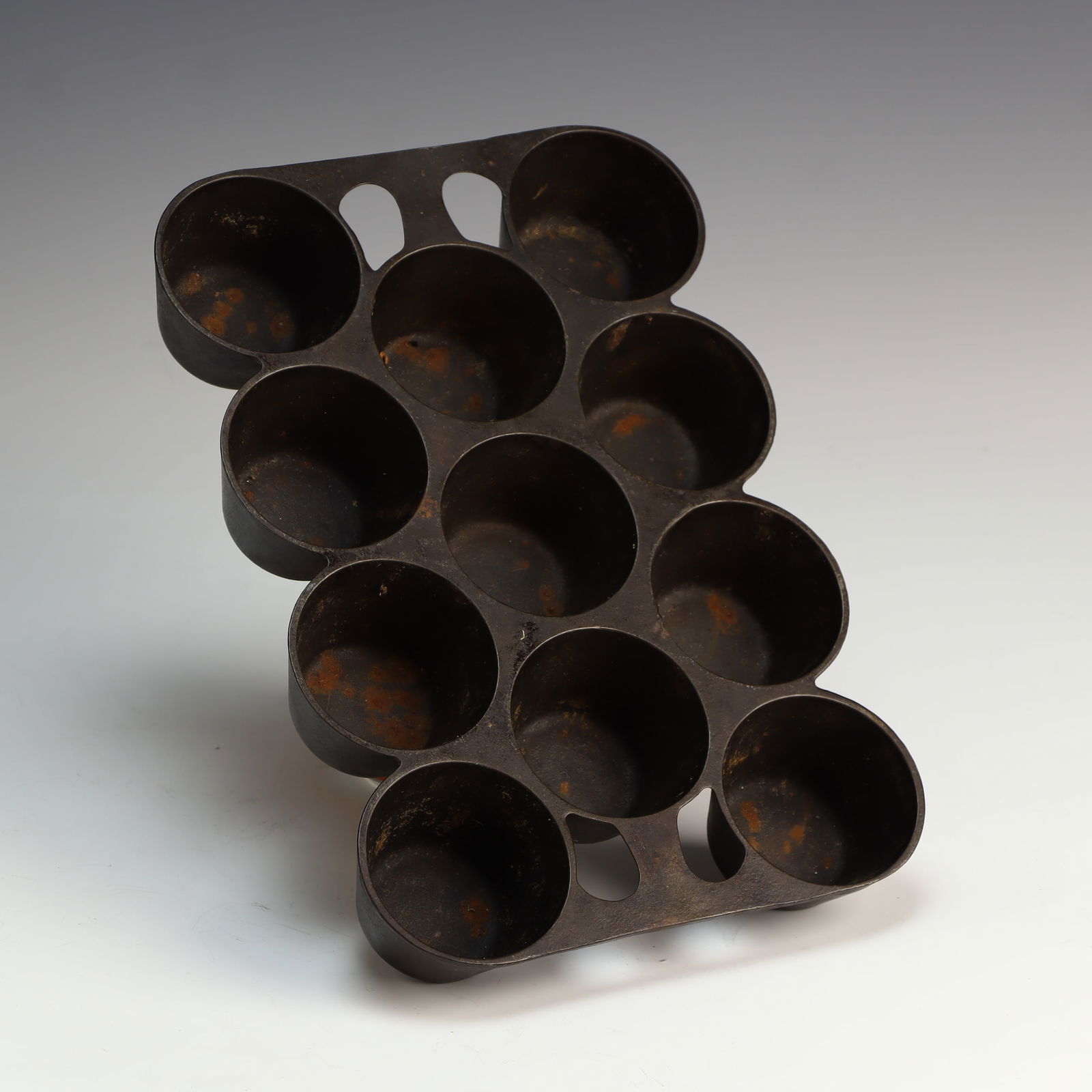 Vintage Griswold Erie, PA USA cast iron popover muffin pan (1 of 3)