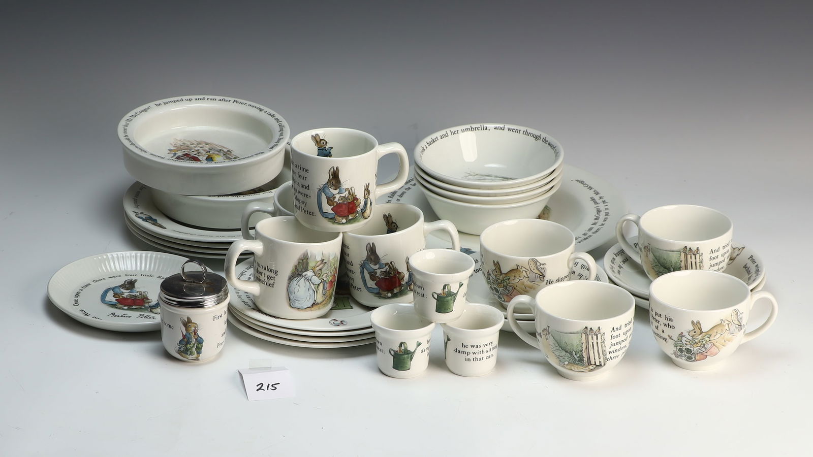 Vintage Wedgwood England Peter Rabbit China 32 pieces (1 of 3)