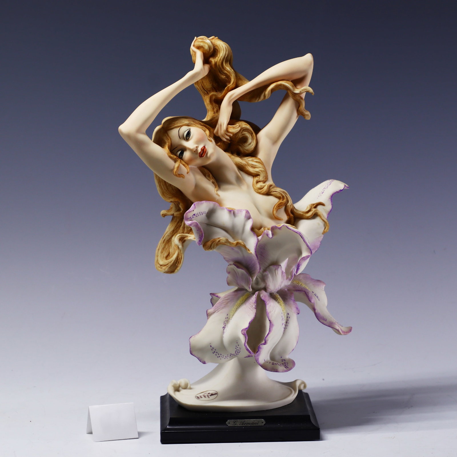 Giuseppe Armani made in Italy sculpture: Giuseppe Armani made in Italy sculpture 13.5 inches tall, 7 inches wide