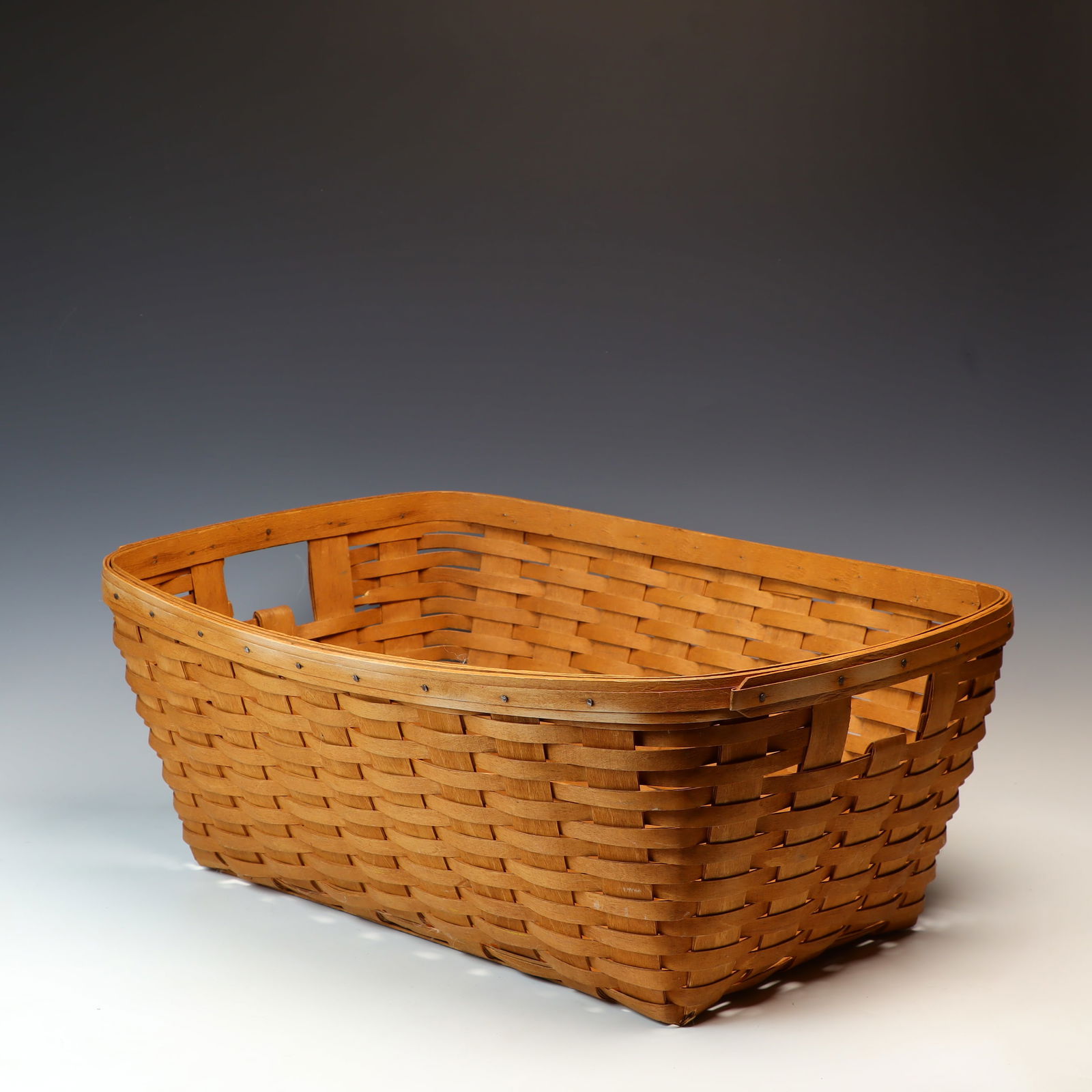 Signed Longaberger laundry basket (1 of 4)