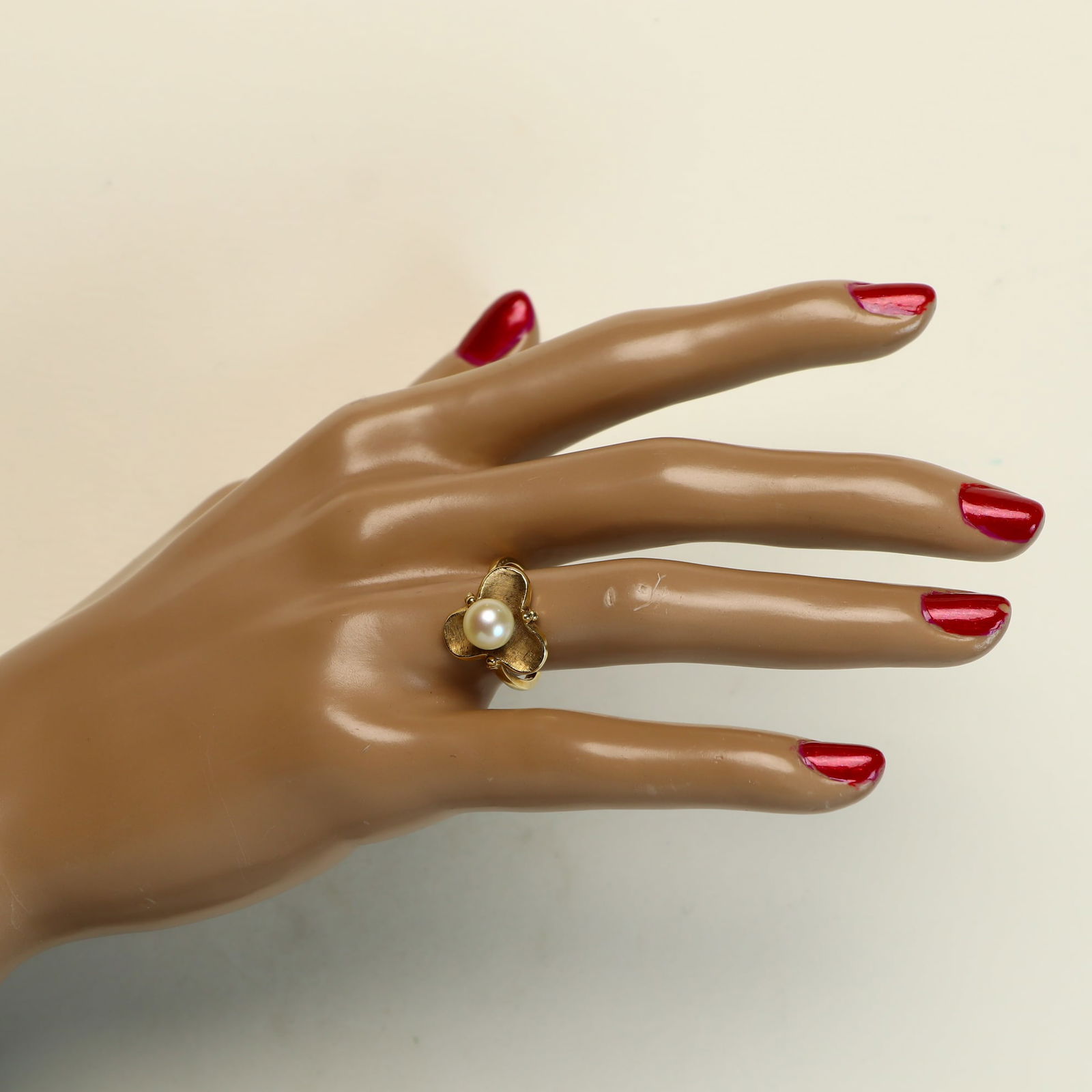 14K gold pearl ring size 6 (1 of 3)