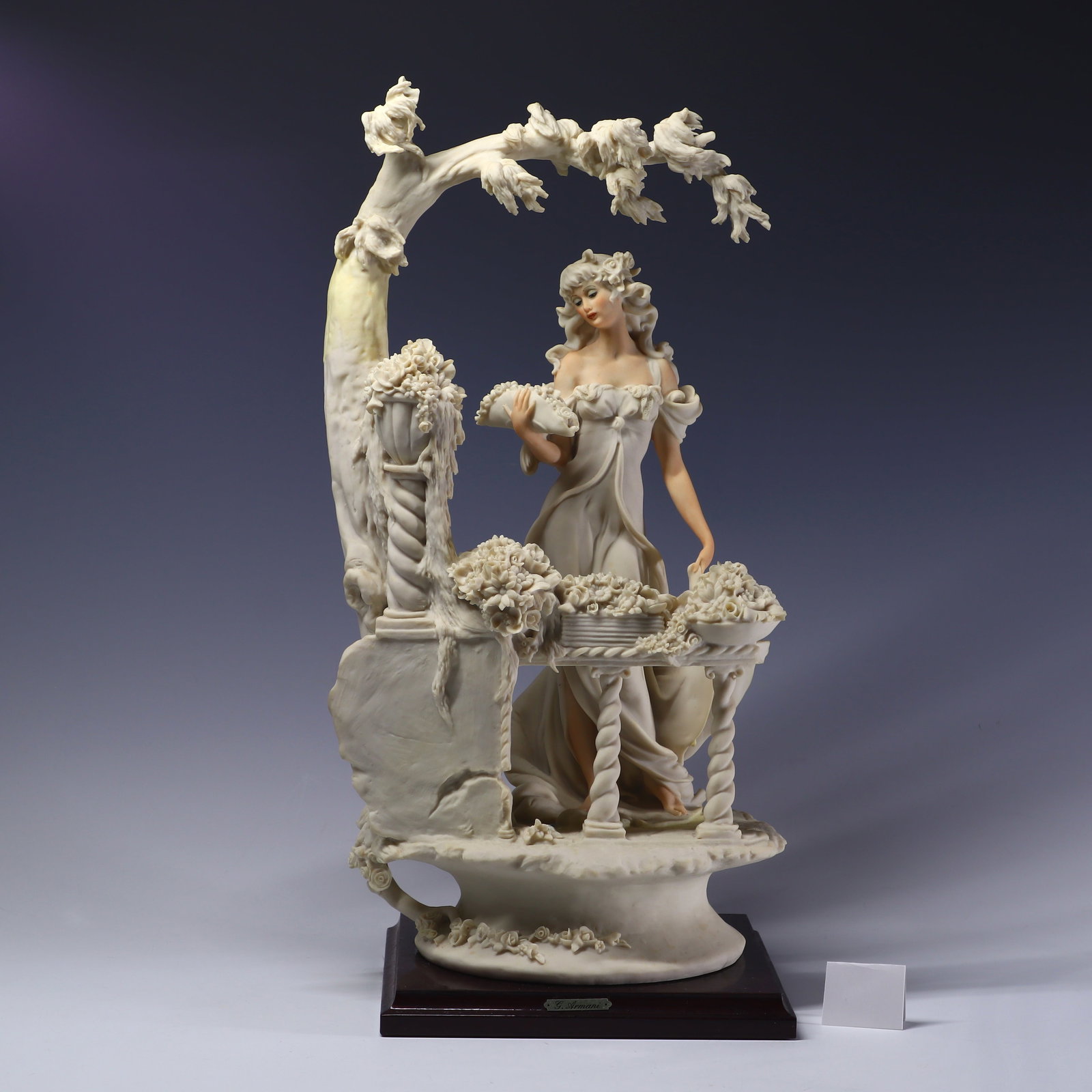 Giuseppe Armani made in Italy sculpture: Giuseppe Armani made in Italy sculpture 18 inches tall, 9.5 inches wide