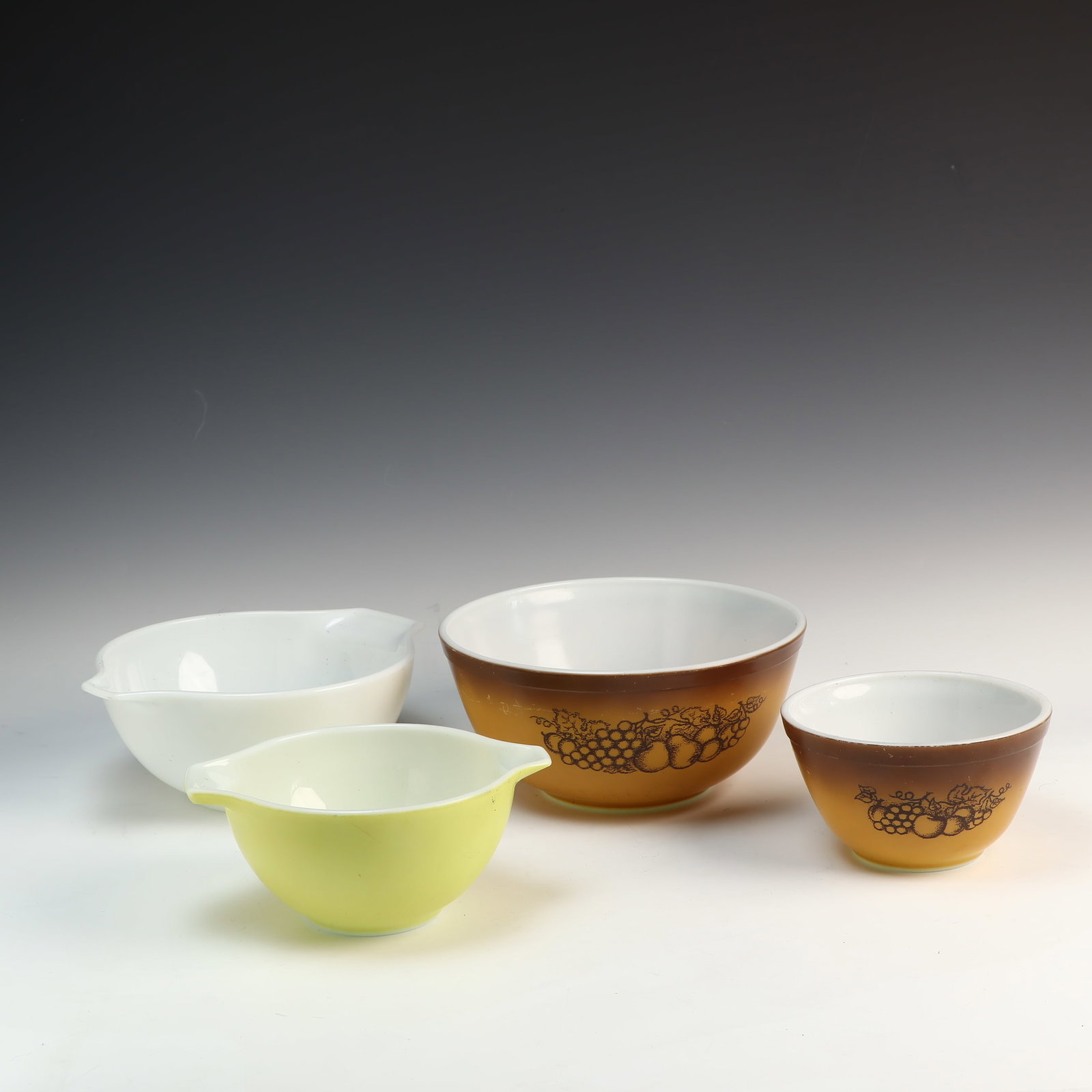 Vintage Pyrex Bowl Set: Vintage Pyrex Bowl Set