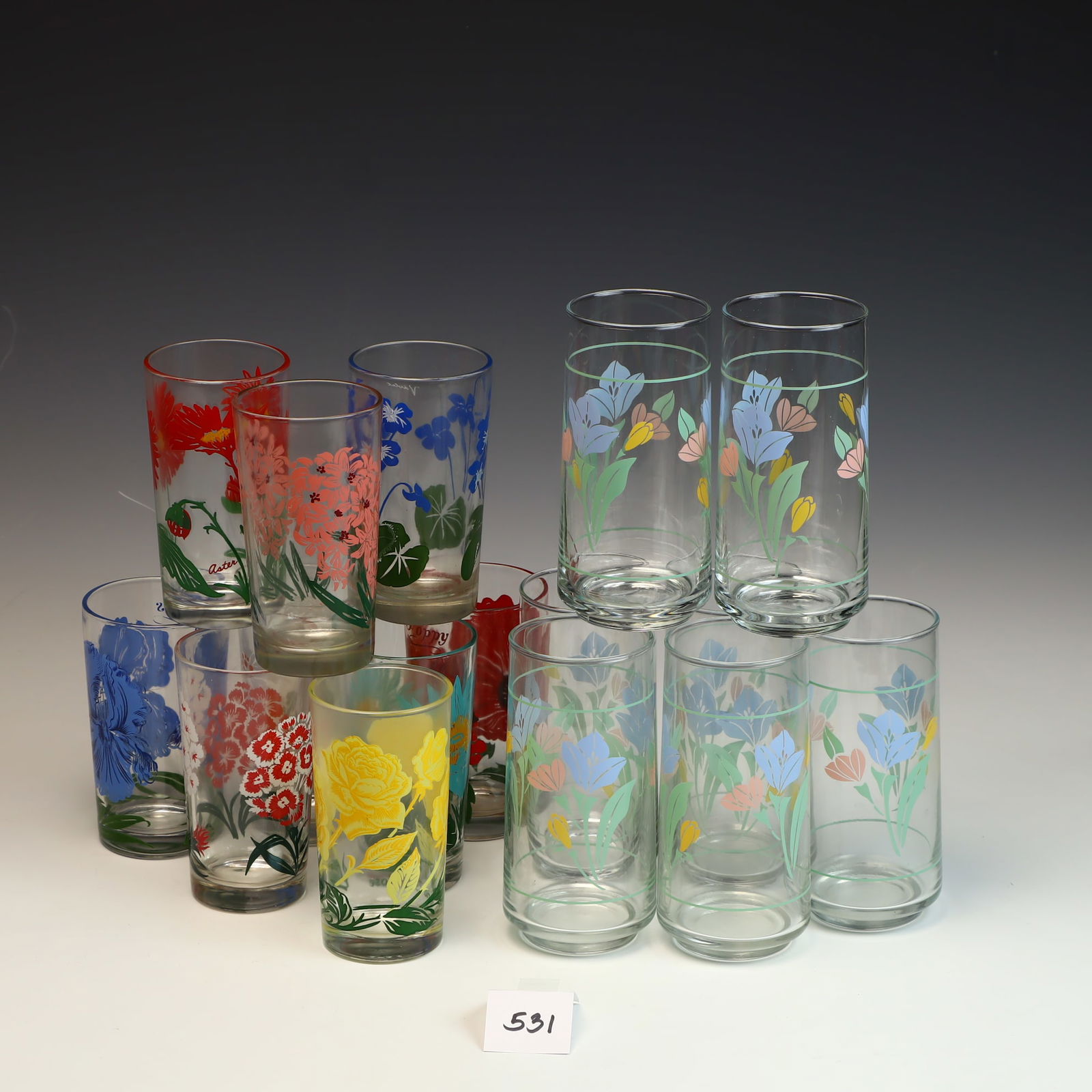 Lot of vintage jelly jars and 7 vintage drinking glasses (1 of 2)