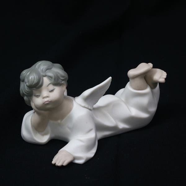 Lladro Bisque Angel Laying Down Figurine #4541 (1 of 1)