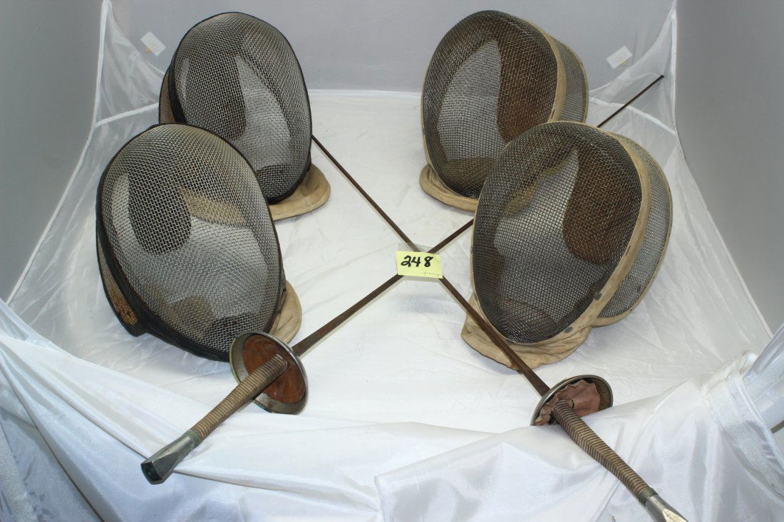 2 Vintage Castello Fencing Foils & 4 Masks (1 of 1)