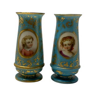 A pair of French Opaline Vases.: A pair of French Opaline Vases, 19 century Good Condition Size : 14 cm x 6 cm