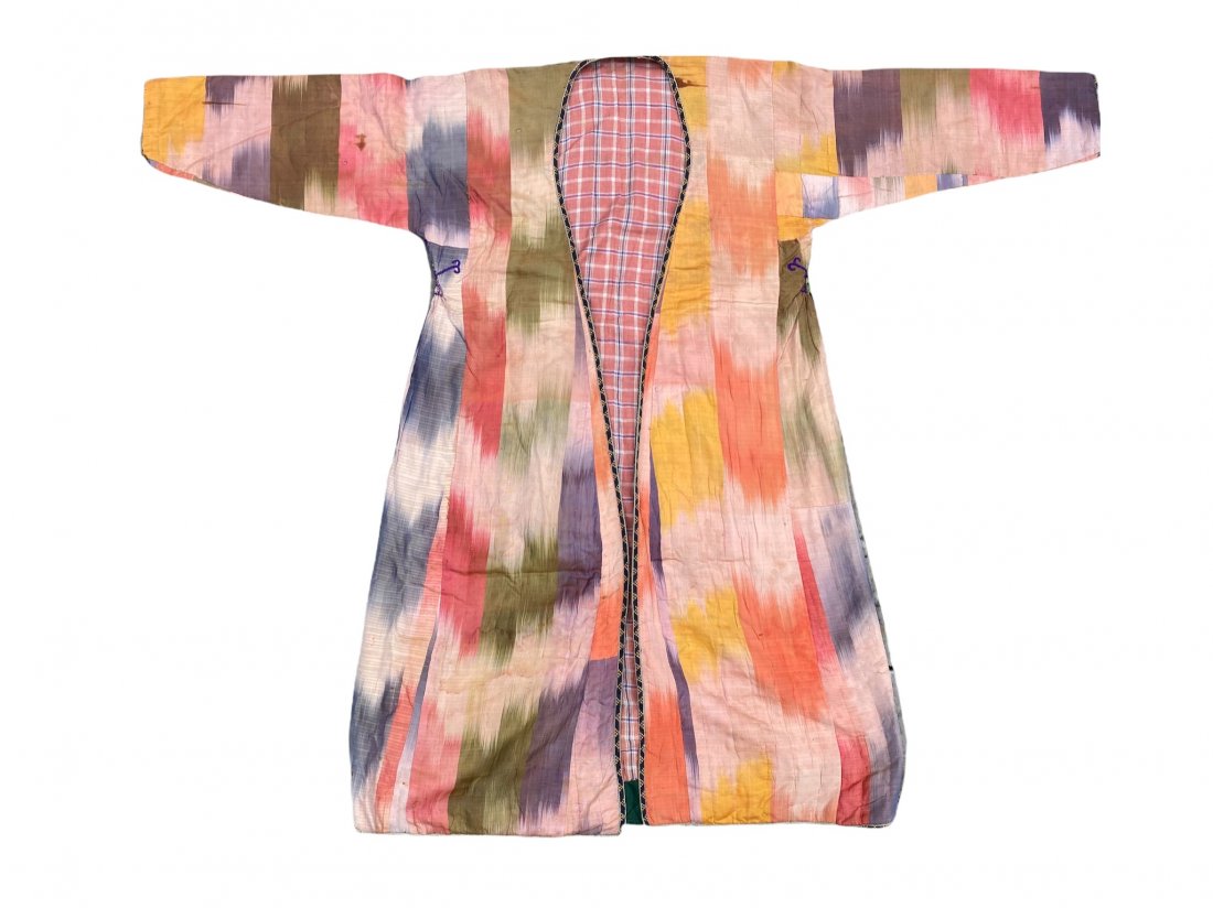 Antique Turkmen or Syrian silk Ikat Robe: Antique Turkmen or Syrian silk Ikat Robe late 19 century silk on silk foundation Size: 115cm x 146cm (58ins x 45ins) This items ships from the UK.