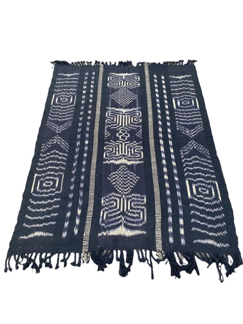 Antique Native American Blanket: Antique Native American Blanket. Size is 210 x 153 cm (82 x 60 ins). Please note: this Lot can be viewed in person at The Oriental Rug Gallery Ltd 82 Wey Hill, Haslemere, Surrey GU27 1HS in the UK by