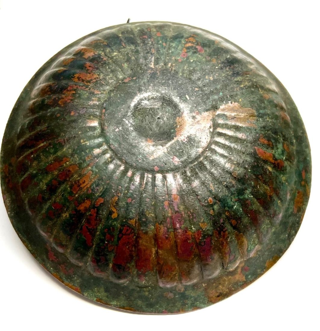 Luristan Bronze Bowl w/ Ribbed Base: Luristan Bronze Bowl w/ Ribbed Base,ca. 1000 to 650 BCE, a design of concentric circles at its base, and Ribbed design, nice green patina. Size: 15 cm x3 cm Ex private NY collection. This Lot is held 