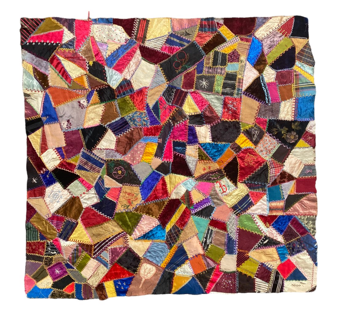 Significant Quilt design: Significant Quilt design. Size: 89 cms x 86 cms (35 ins x 34 ins). Please note: this Lot can be viewed in person at The Oriental Rug Gallery Ltd 82 Wey Hill, Haslemere, Surrey GU27 1HS in the UK by Ap