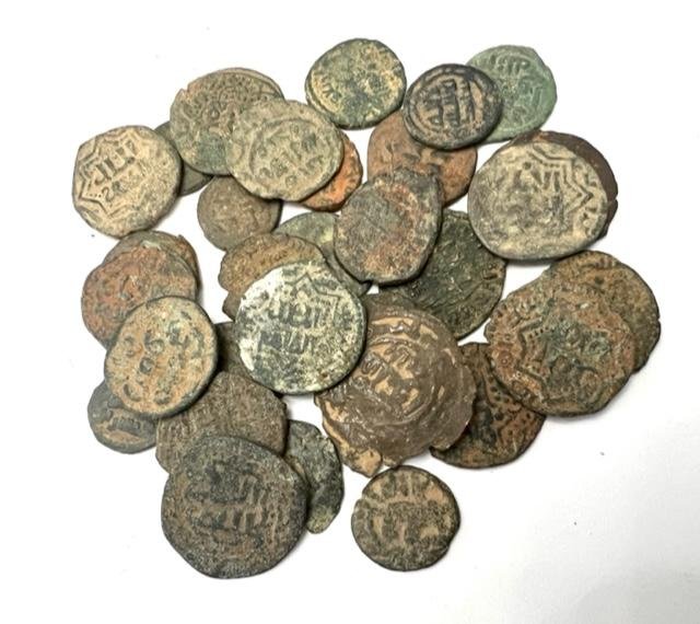 Lot of 30 Ancient Islamic Bronze Coins . (1 of 3)