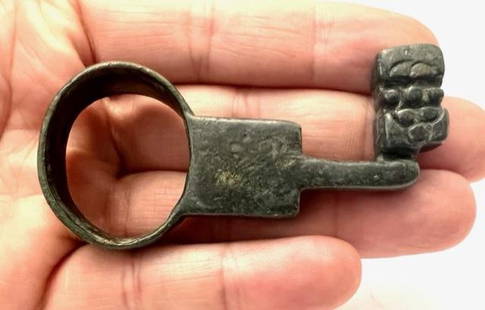 Ancient Roman Bronze Key.: Ancient Roman Bronze Key, Circa 1st to 3rd century AD. Size: 7.5 cm x 3 cm Ex private NY collection