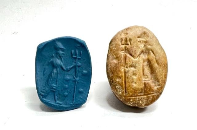 Near Eastern Stone Scarab Seal.: Near Eastern Stone Scarab Seal, 1st millennium BC. A carved hardstone scarab bead with intaglio design. Size:2.5 cm, Ex New Jersey private collection.