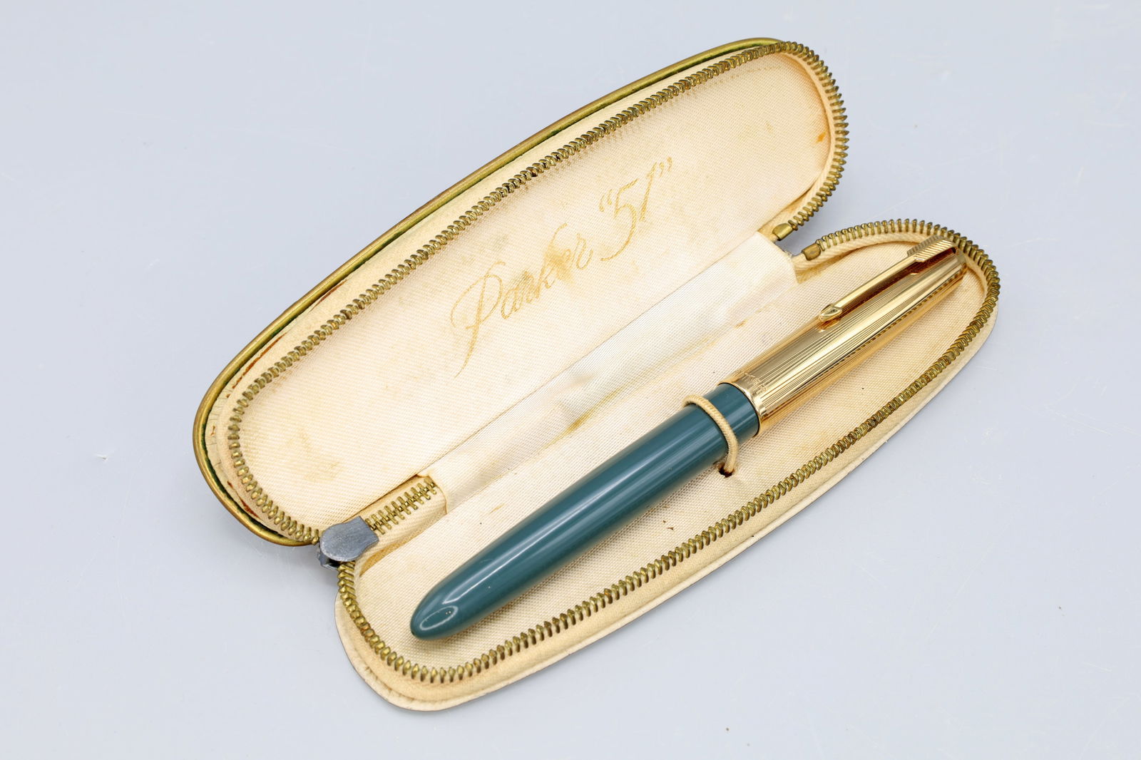 Parker English 51 Gray Gold Cap Fountain Pen, Used Condition, Argentina Leather Case (1 of 5)