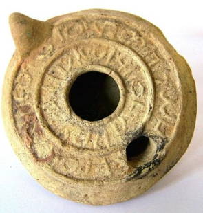 Ancient Roman clay oil lamp RARE.: Rare ancient Roman clay oil lamp, Obtained by Christians during their pilgrimage as a souvenir of their trek. Round form inscribed, intact .Size : 8 cm x 8 cm