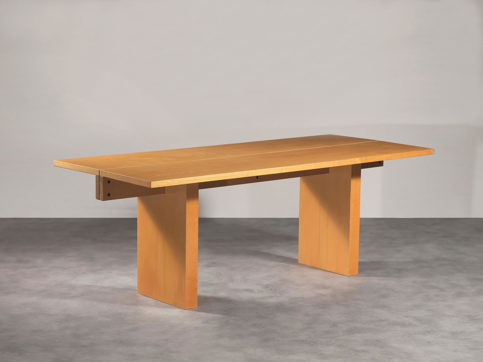 Superstudio Tavolo modello LAMBDA in legno di rovere: Superstudio Tavolo modello LAMBDA in legno di rovere Produzione Giovannetti, Italia, 1972 cm 85x200x72 AN OAK WOOD «LAMBDA» TABLE Bibliografia di confronto Archivio Cristiano