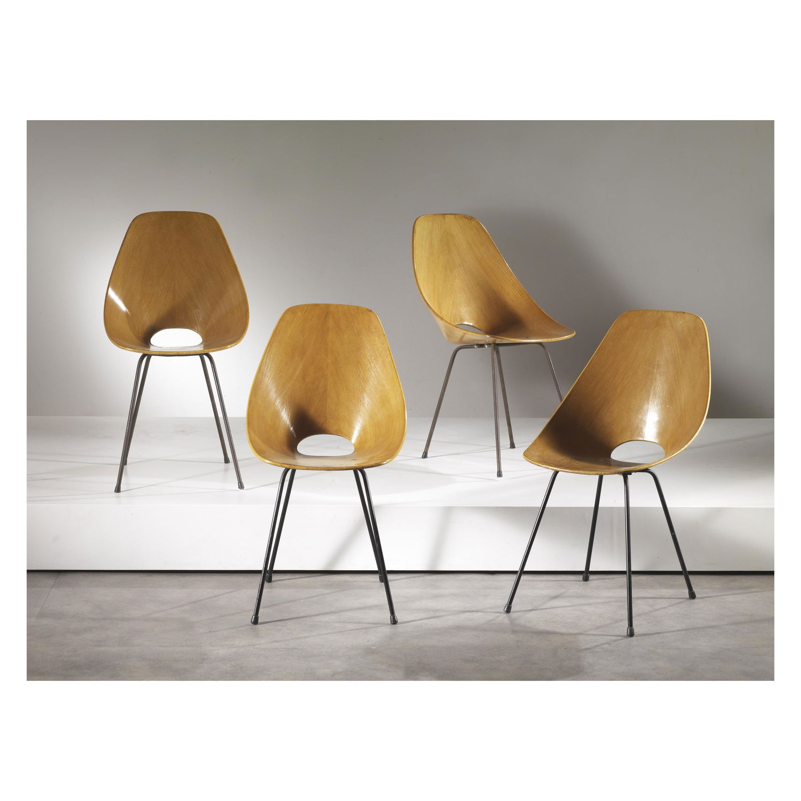 Vittorio Nobili (La Spezia, 1935)   FOUR «MEDEA» CHAIRS, CURVED PLYWOOD STRUCTURE, (1 of 2)