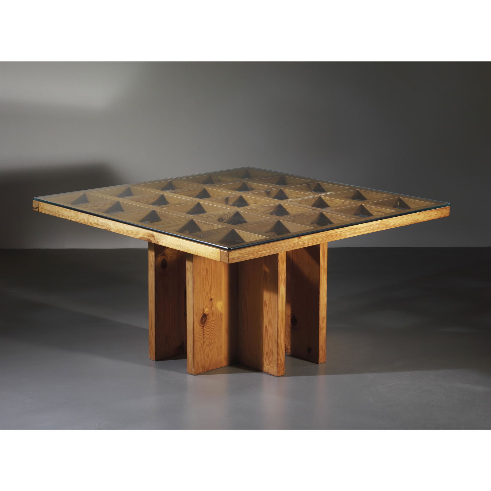 Gianfranco Fini (Roma, 1936) REGOLO TABLE, PINE WOODEN STRUCTURE, GLASS TOP: Gianfranco Fini(Roma, 1936) REGOLO TABLE, PINE WOODEN STRUCTURE, GLASS TOP TAVOLO MODELLO REGOLOstruttura in legno di pino, piano in vetroProduzione Poltronova, Agliana, 1975cm H73,5xL140xP140 Bibliog