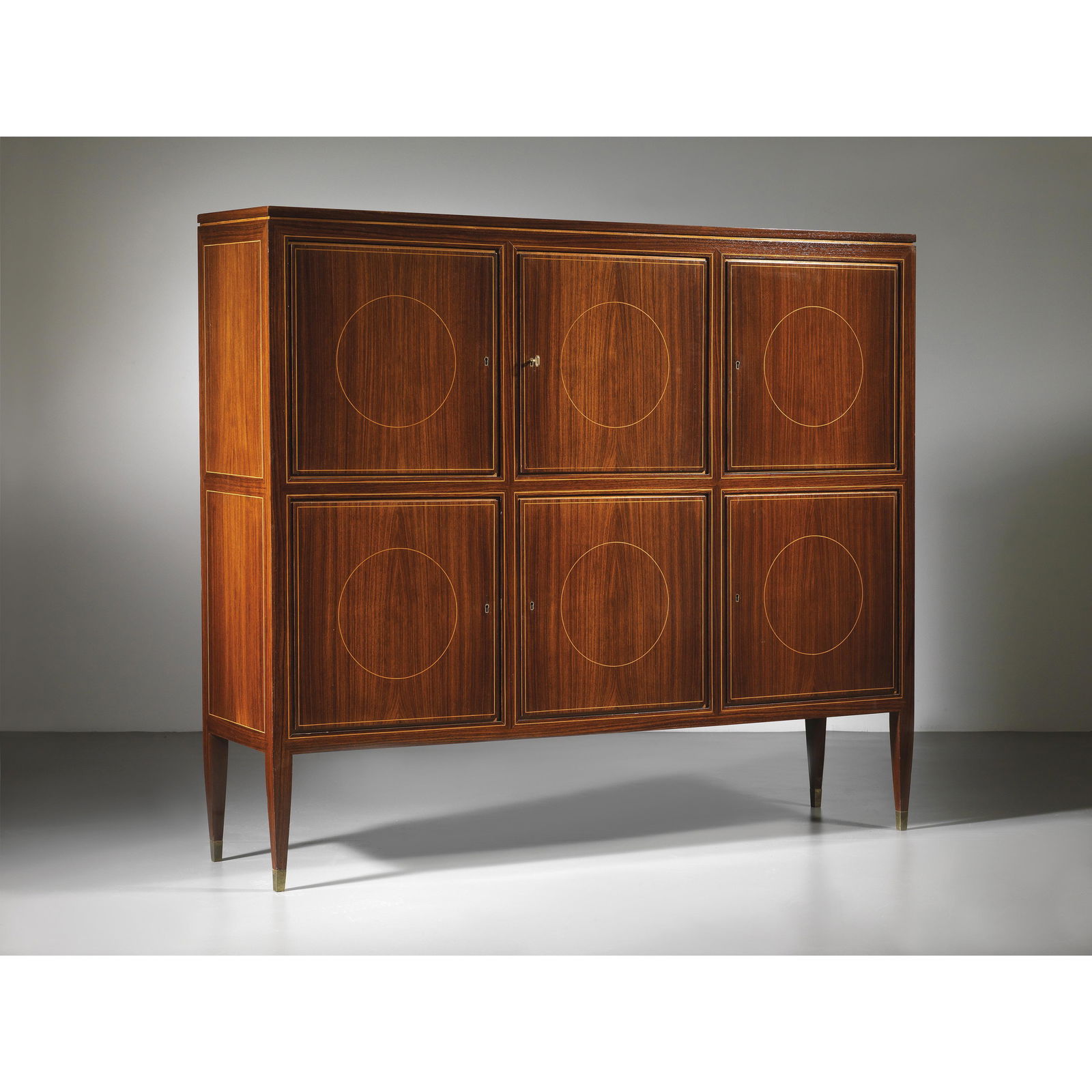 Paolo Buffa (Milano, 1903 - 1970) WOODEN SIDEBAORD: BRASS LEGS MOBILE CONTENITORE in legno e piedini in ottone Produzione Italia, 1955 circa cm H149xL171xP45 Certificato di autenticità rilasciato dall’archivio Paolo Buffa