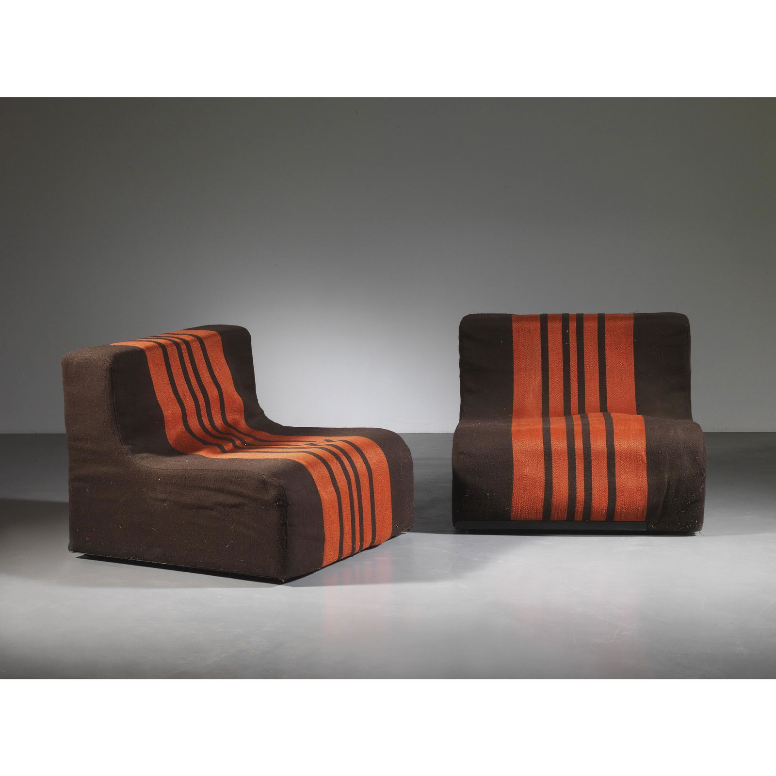 Superstudio A PAIR OF SOFO ARMCHAIRS: PLASTIC BASE, FOAM STRUCTURE, TWOTONE FABRIC UPHOLSTERY COPPIA DI POLTRONE MODELLO SOFO base in materiale plastico, struttura in gommapiuma, rivestimento in tessuto bicolore Etichetta del produttore s
