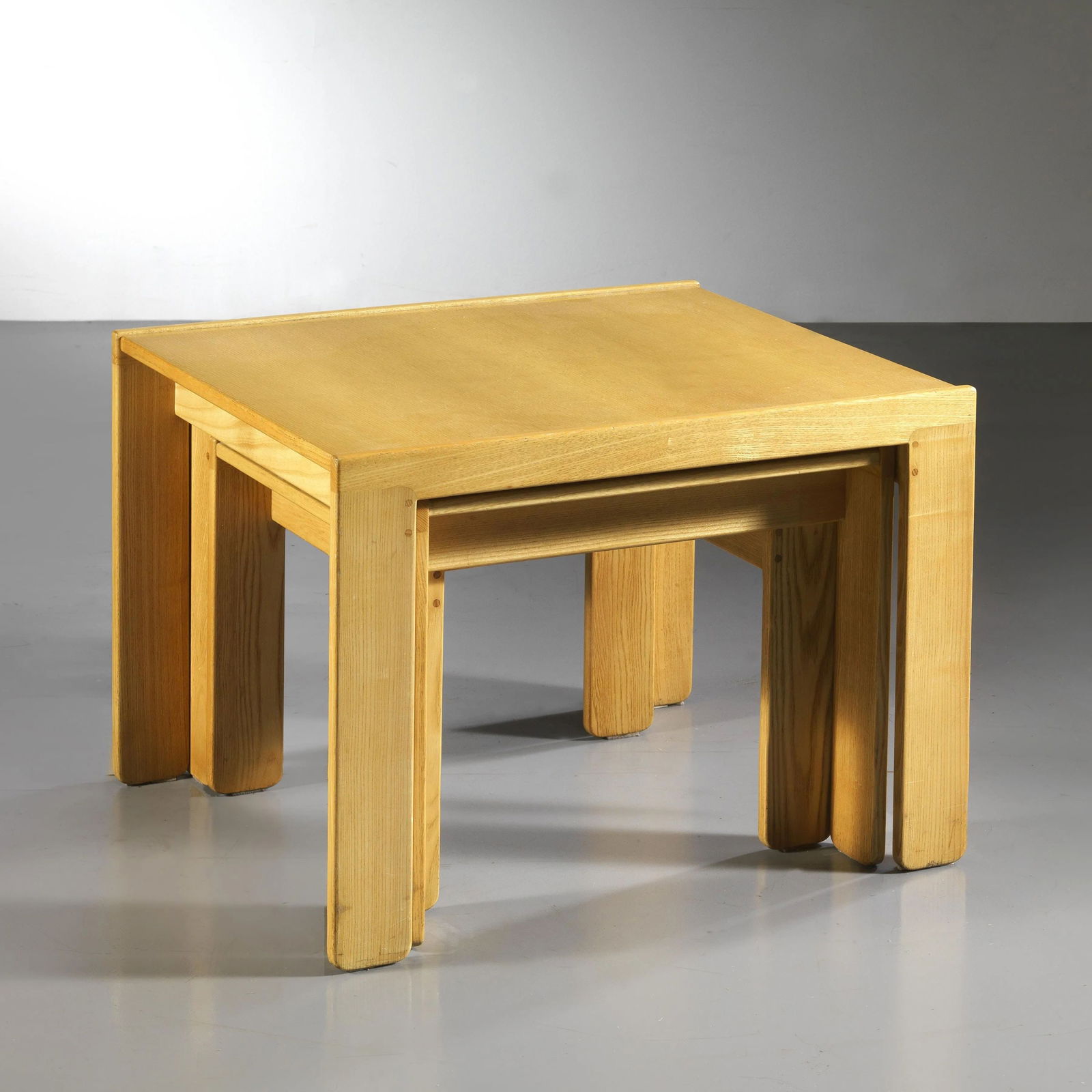 Afra e Tobia Scarpa A 777 SET OF THREE WOODEN TABLES (1 of 2)
