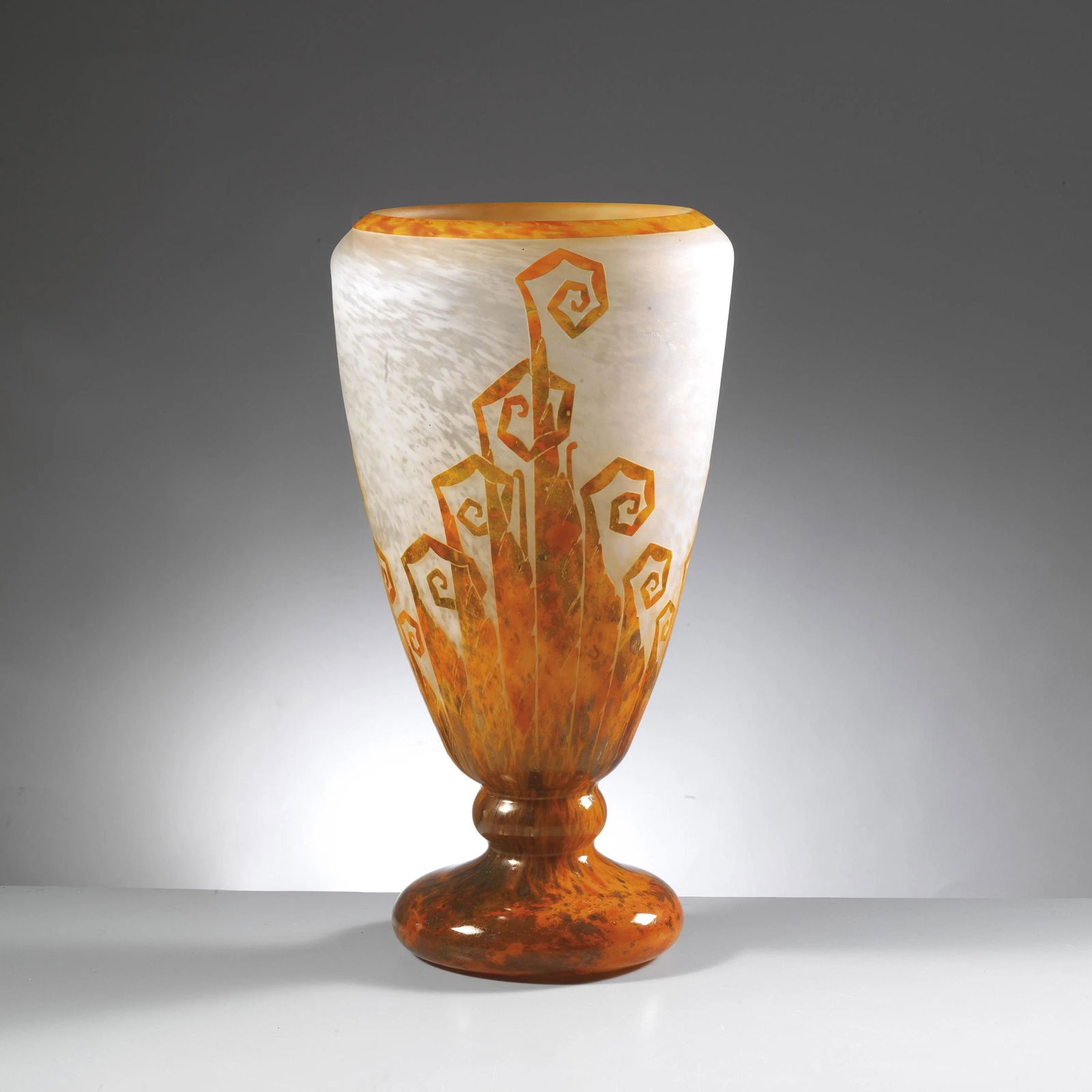 Charles Schneider WHITE, RED AND ORANGE GLASS VASE: Charles Schneider (1881 - 1953) WHITE, RED AND ORANGE GLASS VASE VASO in vetro bianco, arancio e rosso Firmato e marcato “Charder - Le verre français” a punta sulla base Produzione Francia, 1