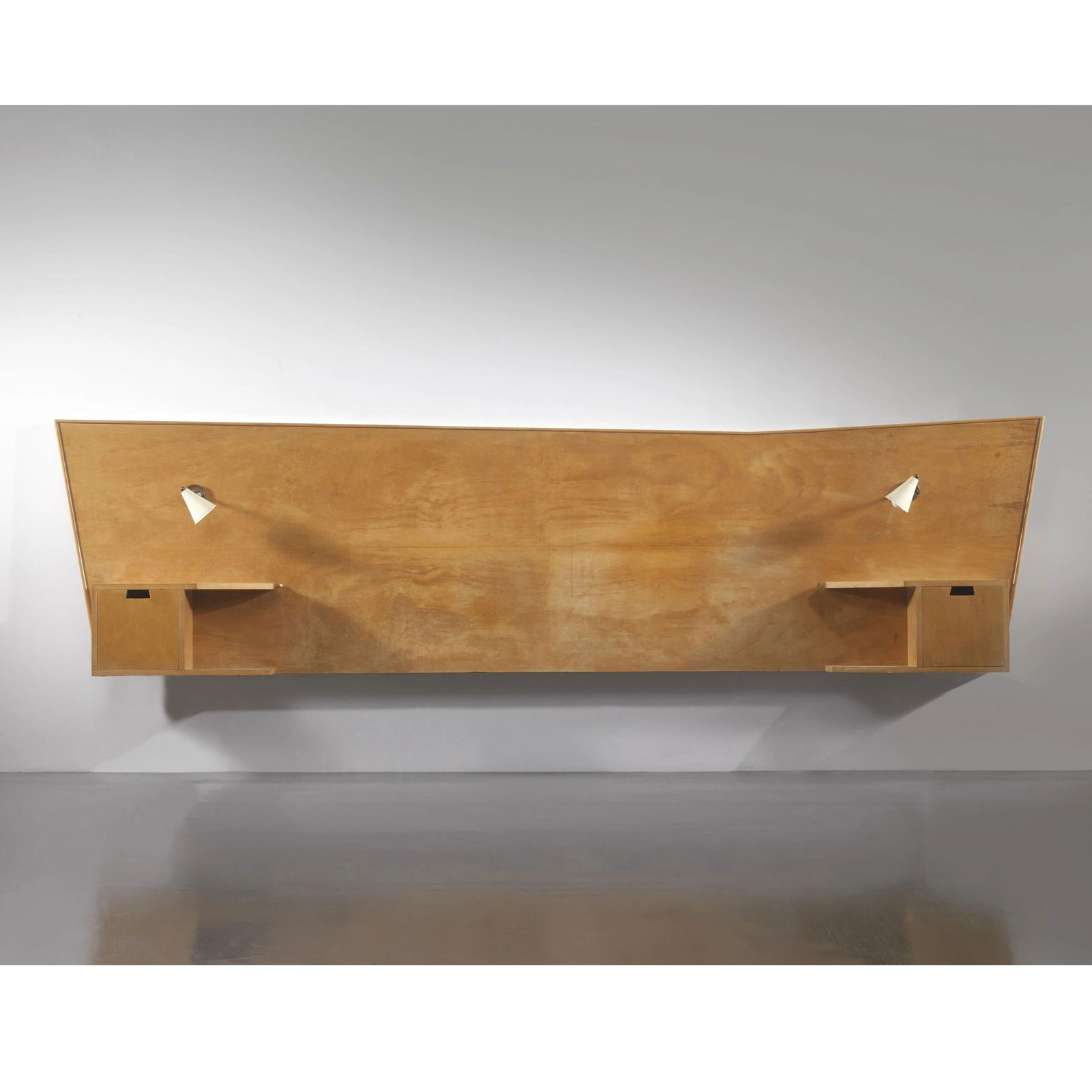 Sineo Gemignani WOODEN BED HEADBOARD WITH BEDSIDE TABLES AND APPLIQUES (1 of 2)