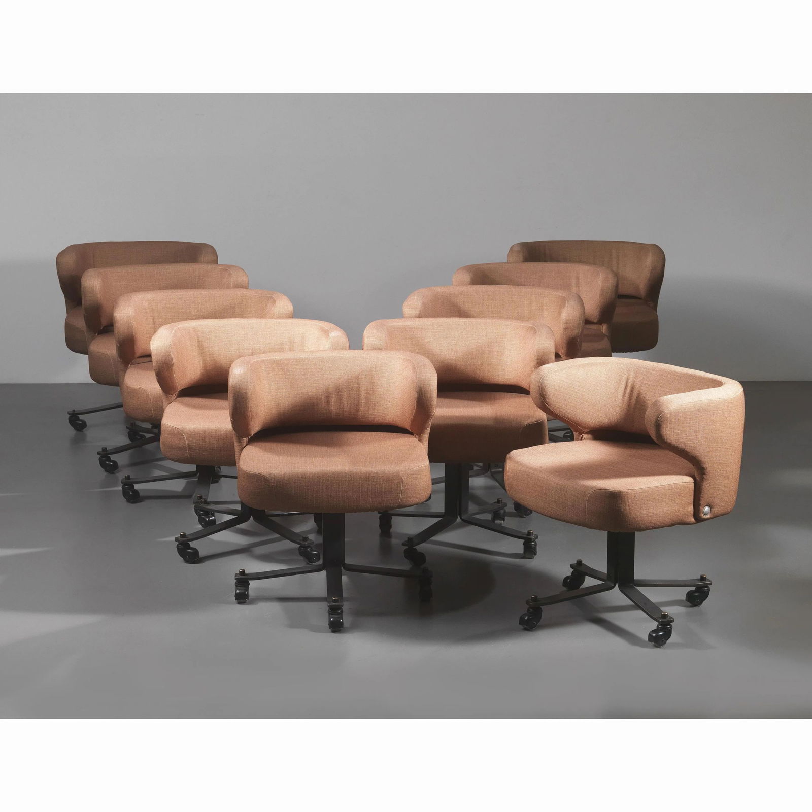 Gianni Moscatelli TEN PONEY ARMCHAIRS: Gianni Moscatelli (Sec. XX) TEN «PONEY» ARMCHAIRS DIECI POLTRONE MODELLO PONEY struttura in metallo, imbottite e rivestite in tessuto nei toni del marrone Produzione Formanova, Italia, 1962 cm H70xL