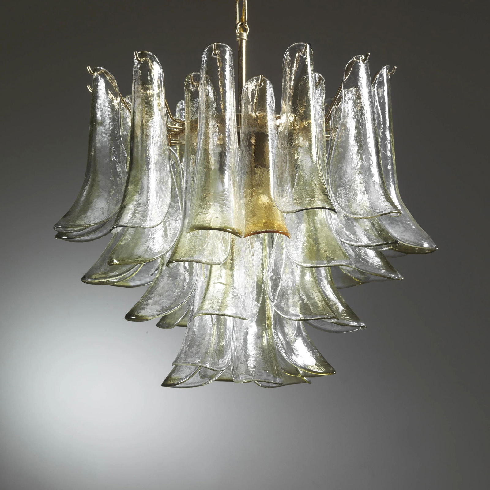 La Murrina CHANDELIER: La Murrina CHANDELIER, METAL STRUCTURE, GLASS LAMPSHADES LAMPADARIO struttura in metallo, elementi in vetro nei toni del giallo/verde Marchio del produttore sui singoli elementi Produzio