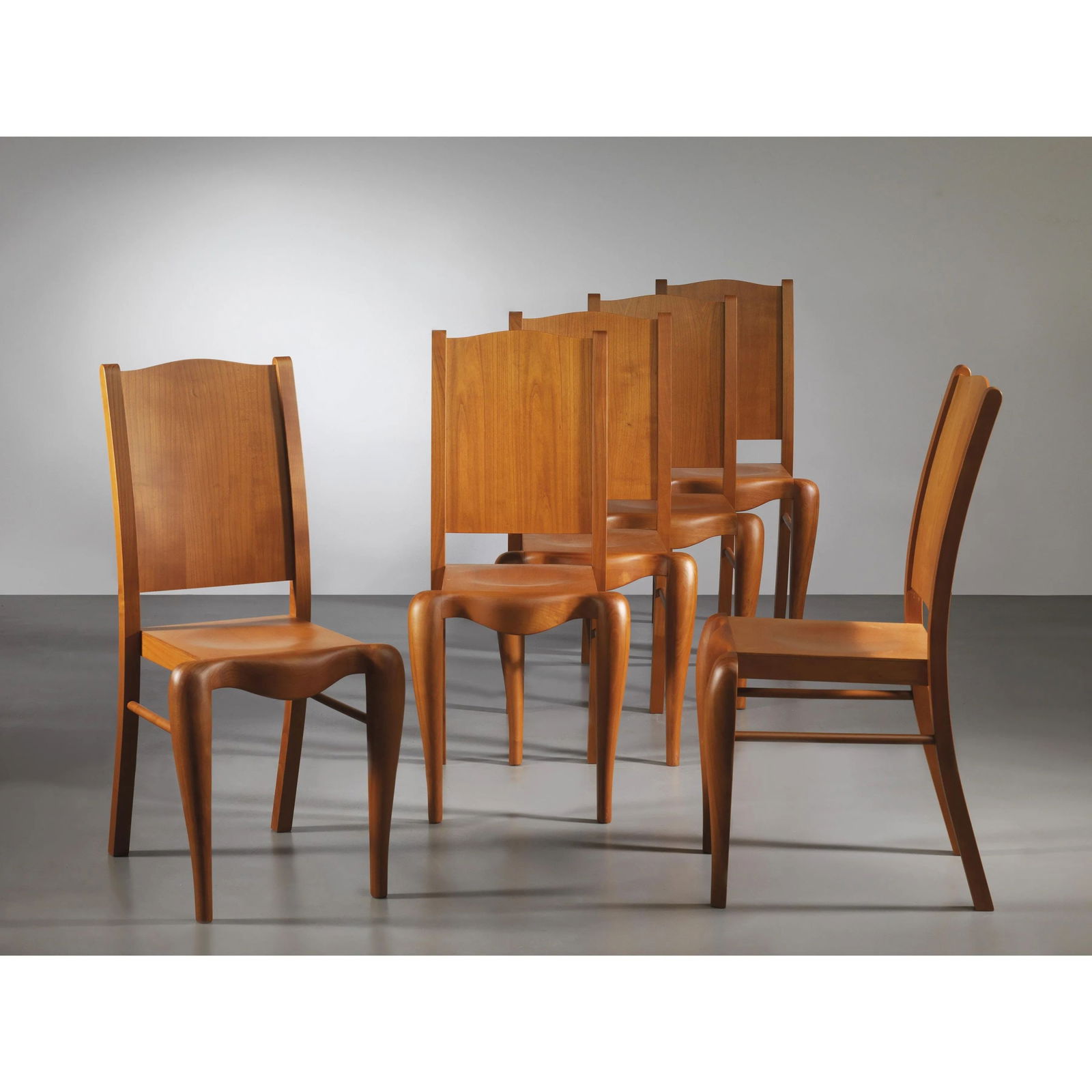 Philippe Starck SIX PLACIDE OF WOOD CHAIRS: Philippe Starck (Parigi, 1949) SIX «PLACIDE OF WOOD» CHAIRS, RED LACQUERED WOODEN STRUCTURE SEI SEDIE PLACIDE OF WOOD in legno laccato nei toni del rosso Produzione Driade, I