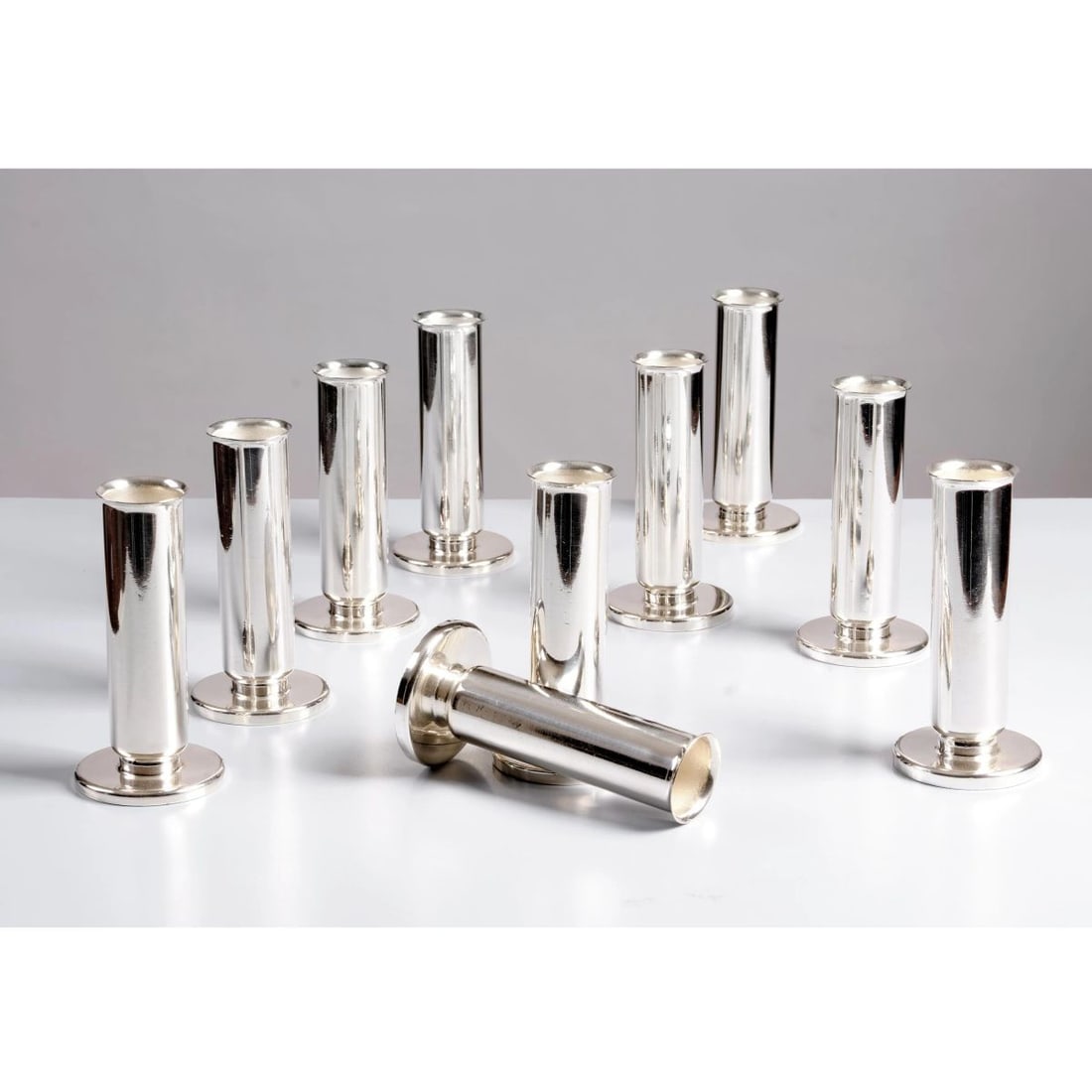 Gio Ponti: Gio Ponti (Milano, 1891 - 1972) TEN SILVER PLATED VASES VASI MONOFIORE in alpacca argentato Marchio del produttore sul fondo Produzione Arthur Krupp, Milano, 1940 circa alt. cm 14,5 e diam. cm 7,5 &nb
