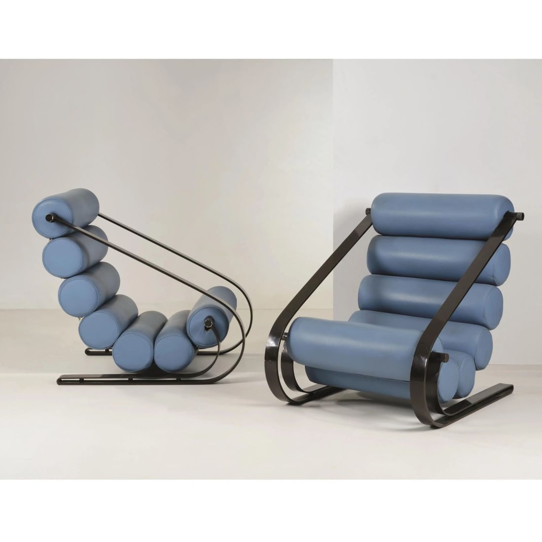 Marzio Cecchi: Marzio Cecchi (Firenze, 1940 - New York, 1990) A COUPLE OF «BALESTRA» ARMCHAIRS, METAL STRUCTURE, BLUE LEATHER UPHOLSTERY COPPIA DI POLTRONE MODELLO BALESTRA struttura in metallo cr