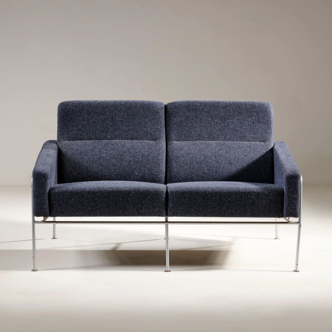 Arne Jacobsen A «3300» SOFA (1 of 1)