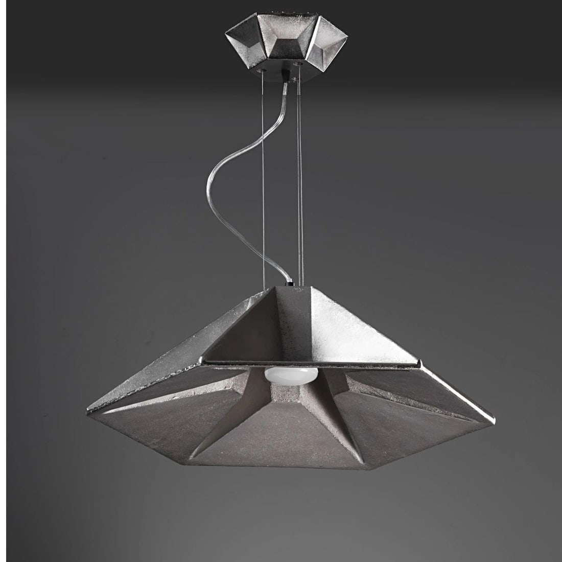 Tom Dixon: Tom Dixon (Sfax, 1959) «GEM WIDE» METAL CEILING LAMP LAMPADARIO MODELLO GEM WIDE in alluminio Produzione Tom Dixon, Regno Unito, 2014 etichetta del produttore cm H60xL61xP61 &