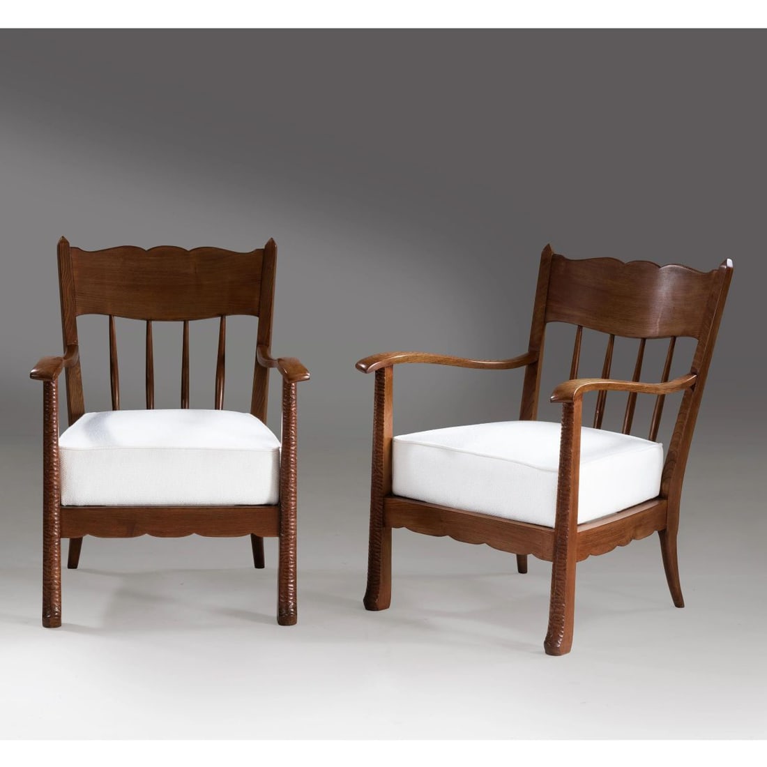 A COUPLE OF ARMCHAIRS, WOODEN STRUCTURE, WHITE FABRIC UPHOLSTERED (1 of 2)