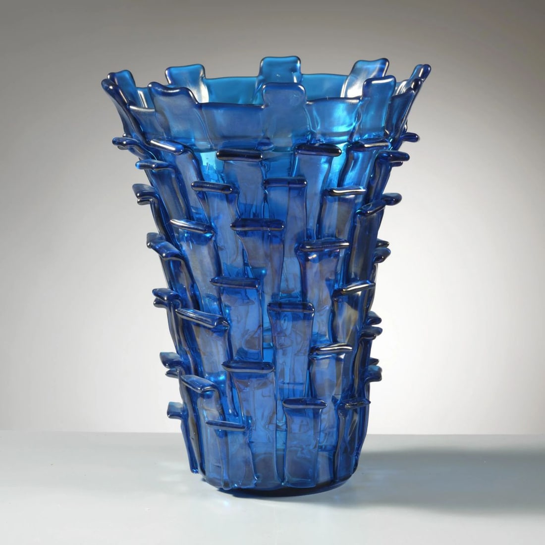 Fulvio Bianconi: Fulvio Bianconi (Padova, 1915 - Milano, 1996) «RITAGLI» SERIES BLUE GLASS VASE VASO DELLA SERIE RITAGLI Produzione Venini, Italia, 1993 marcato, firmato e datato a